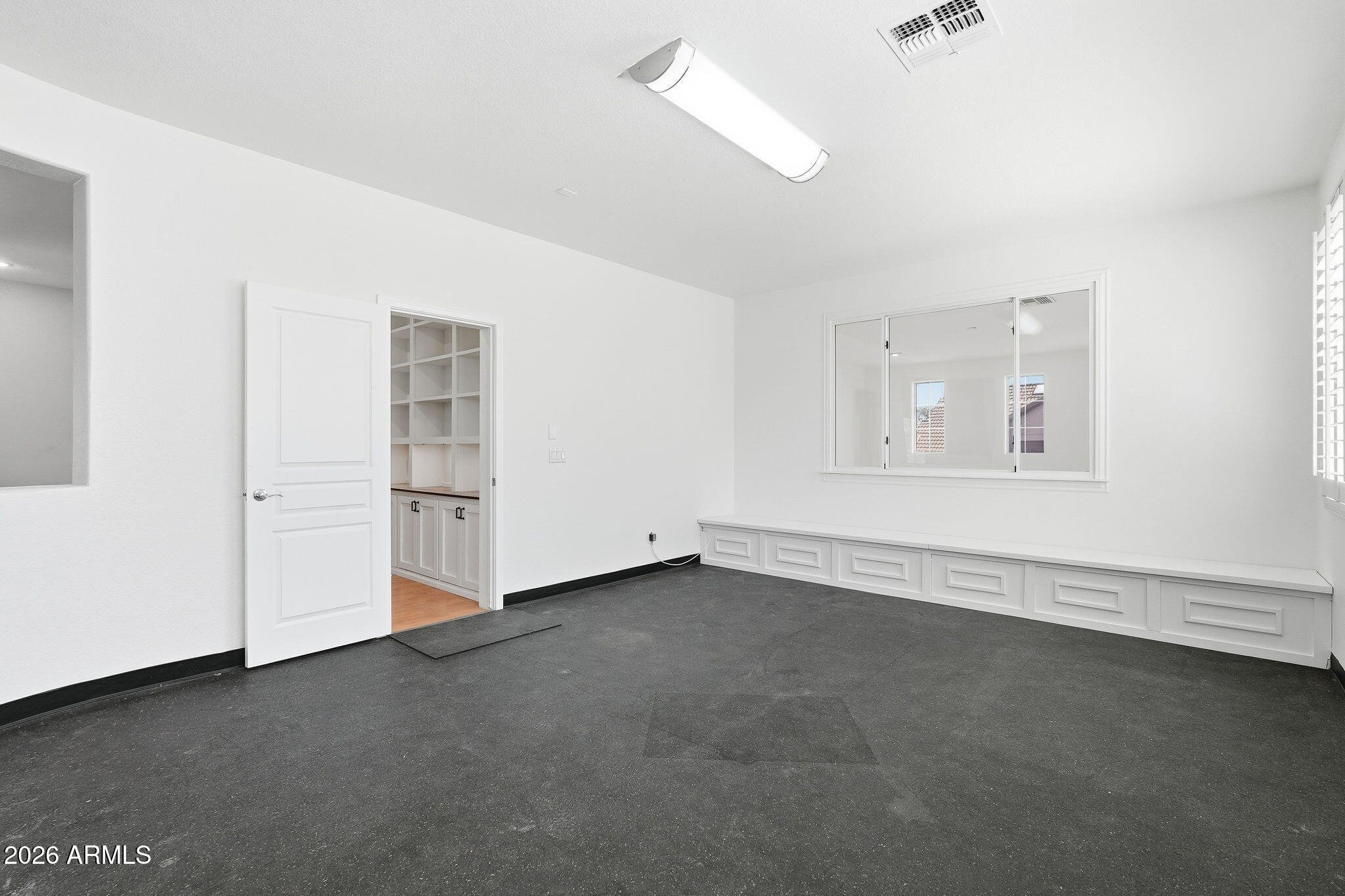 1155 W LAREDO Avenue