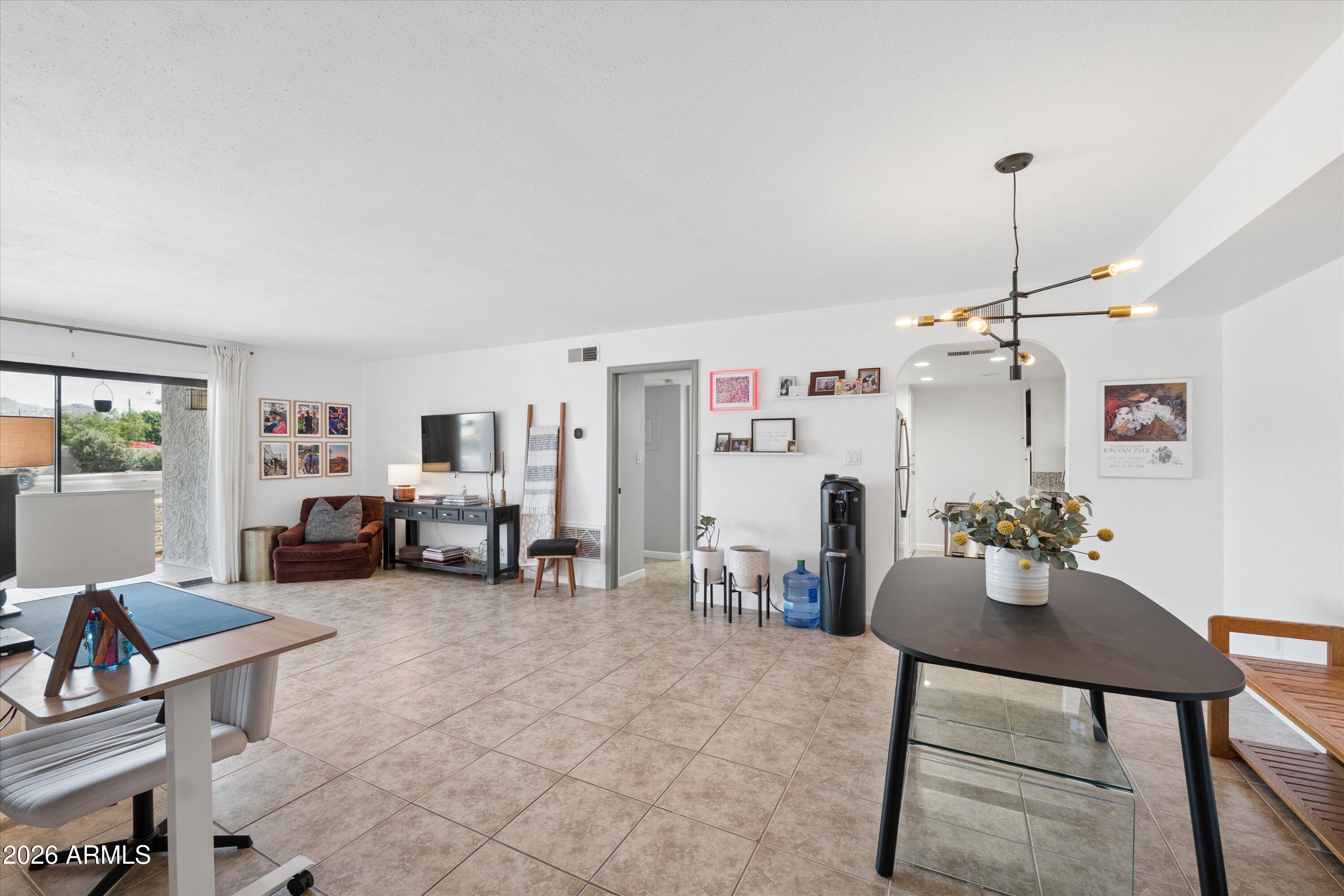 3825 E CAMELBACK Road E 186