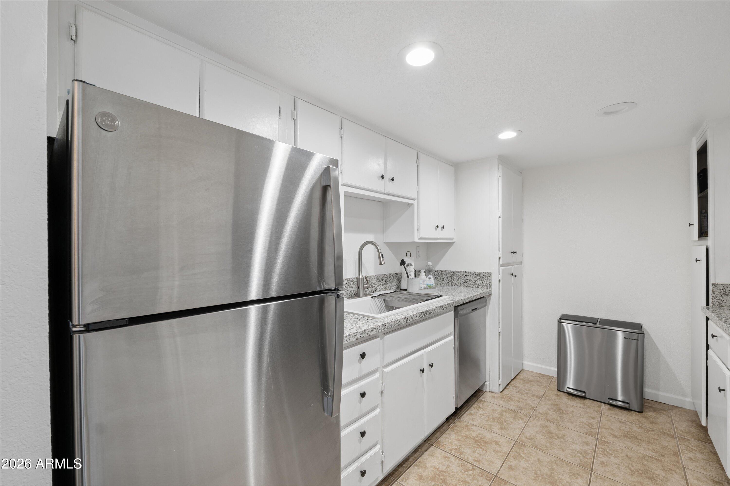 3825 E CAMELBACK Road E 186