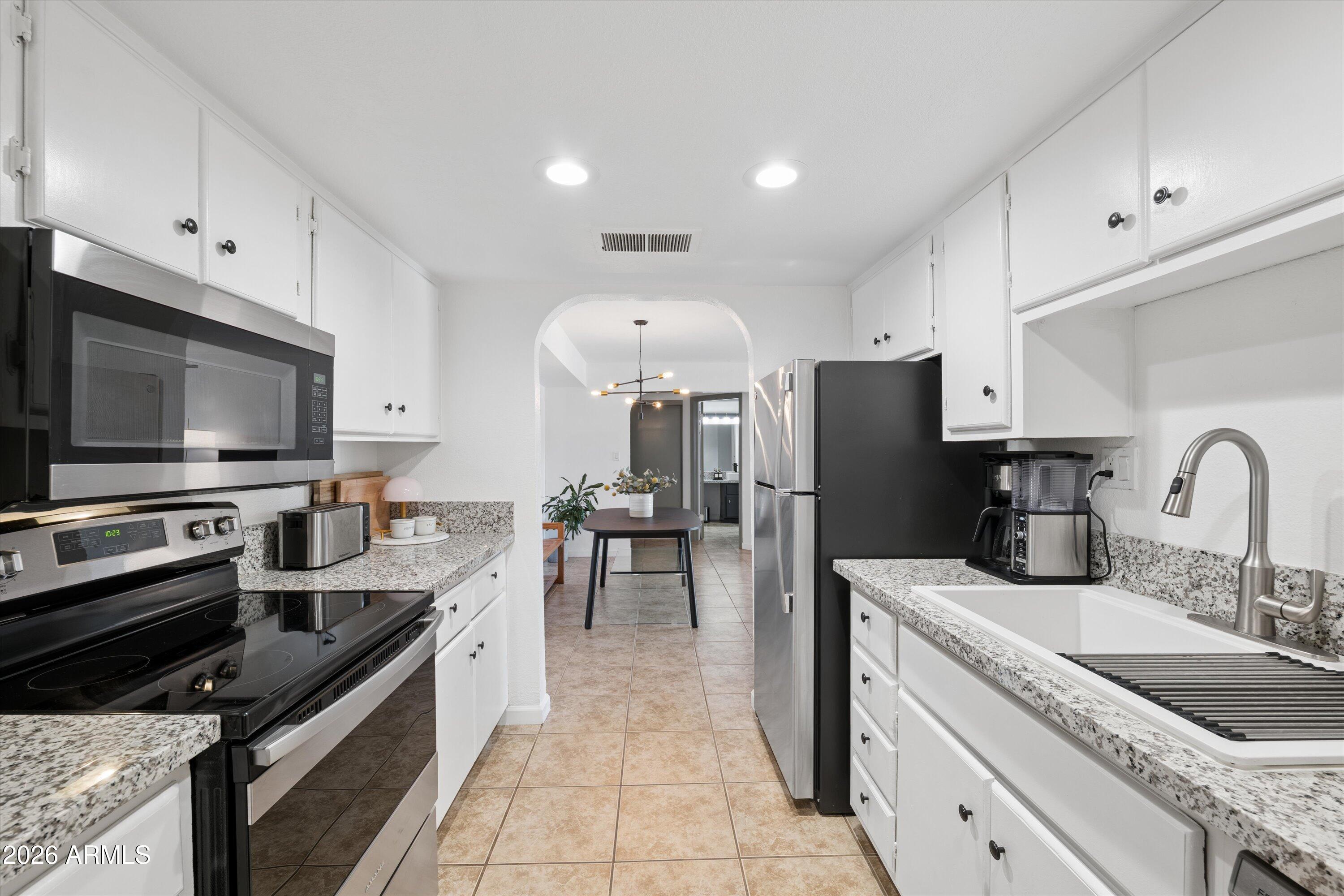 3825 E CAMELBACK Road E 186