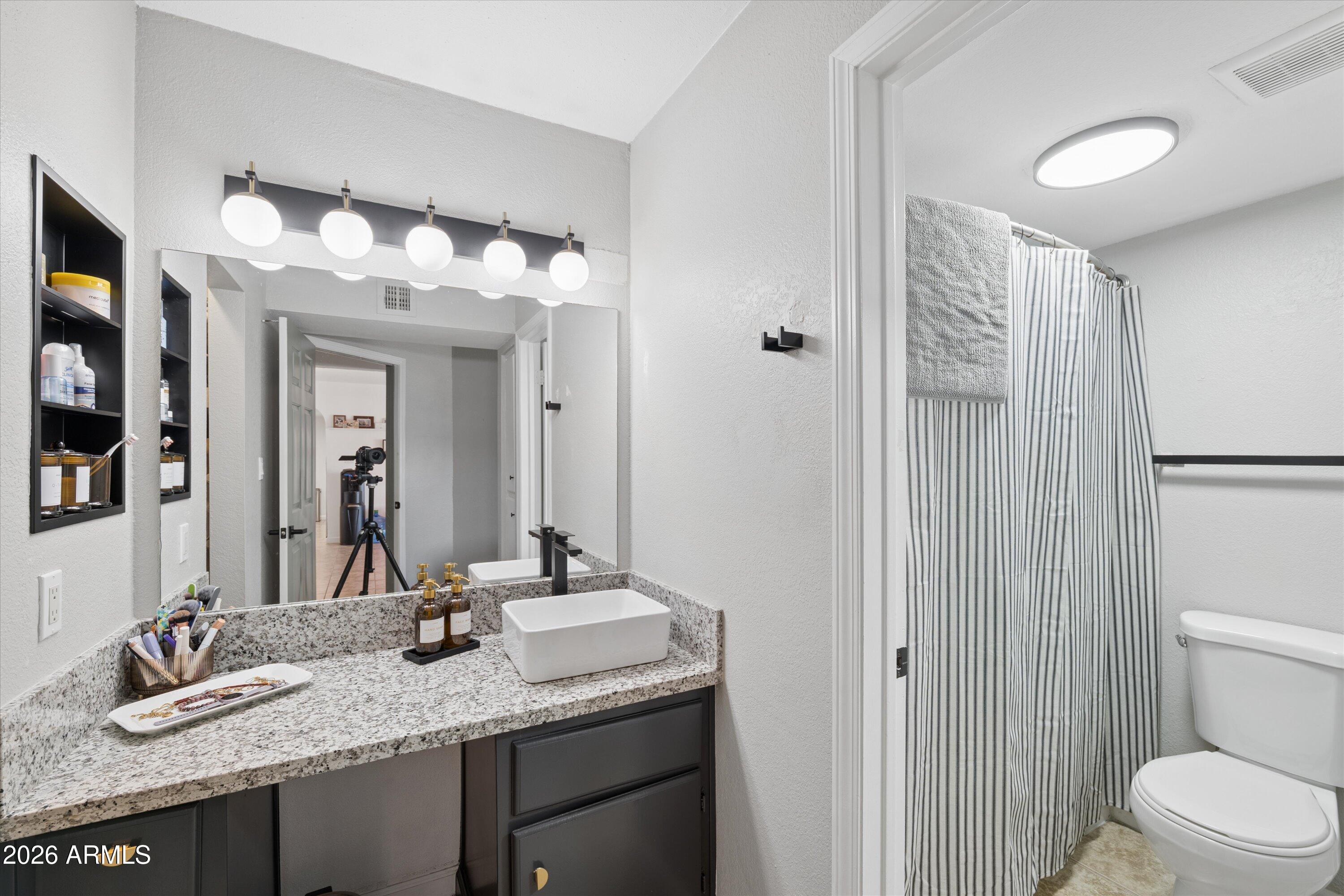 3825 E CAMELBACK Road E 186