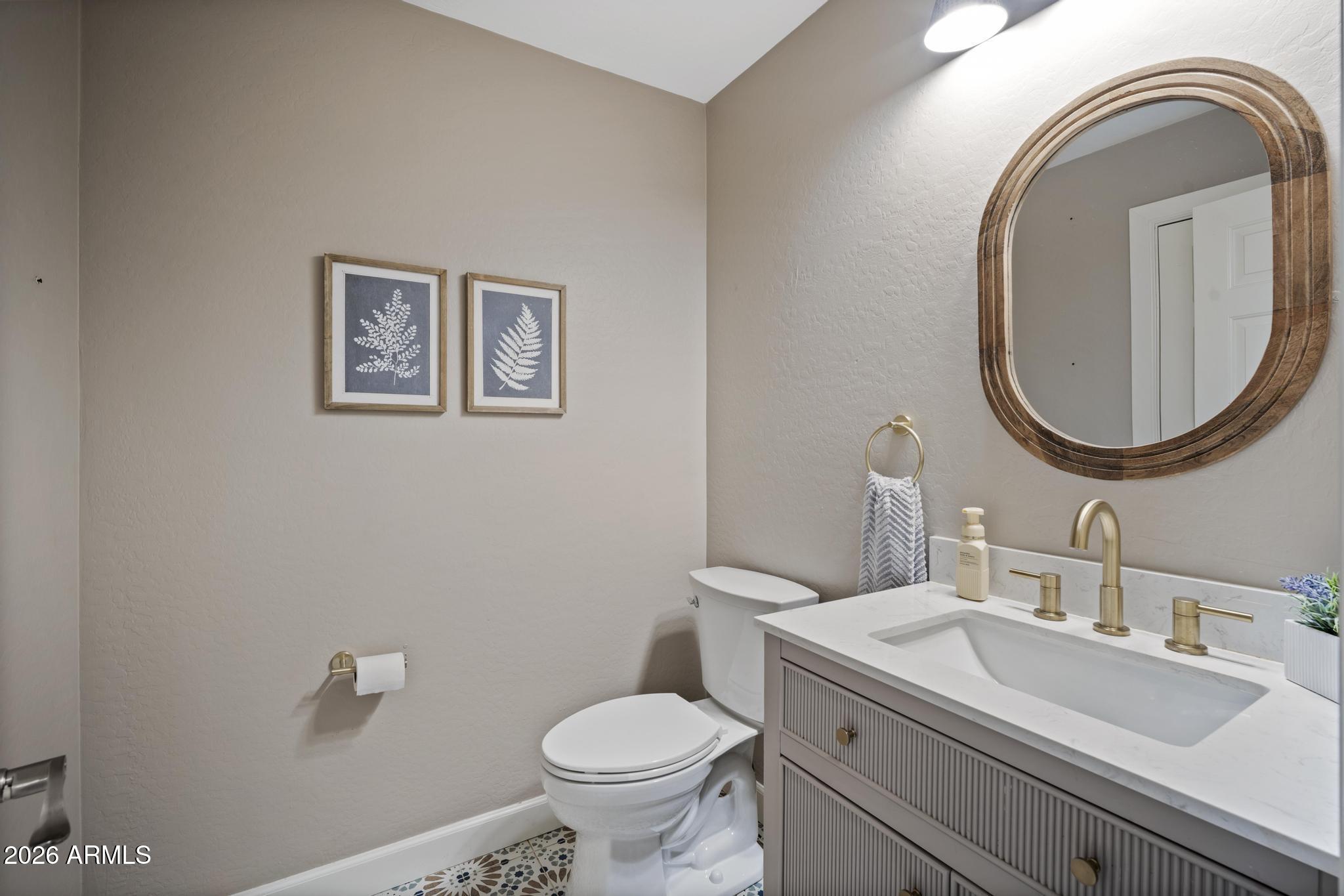 3377 E MAYBERRY Avenue