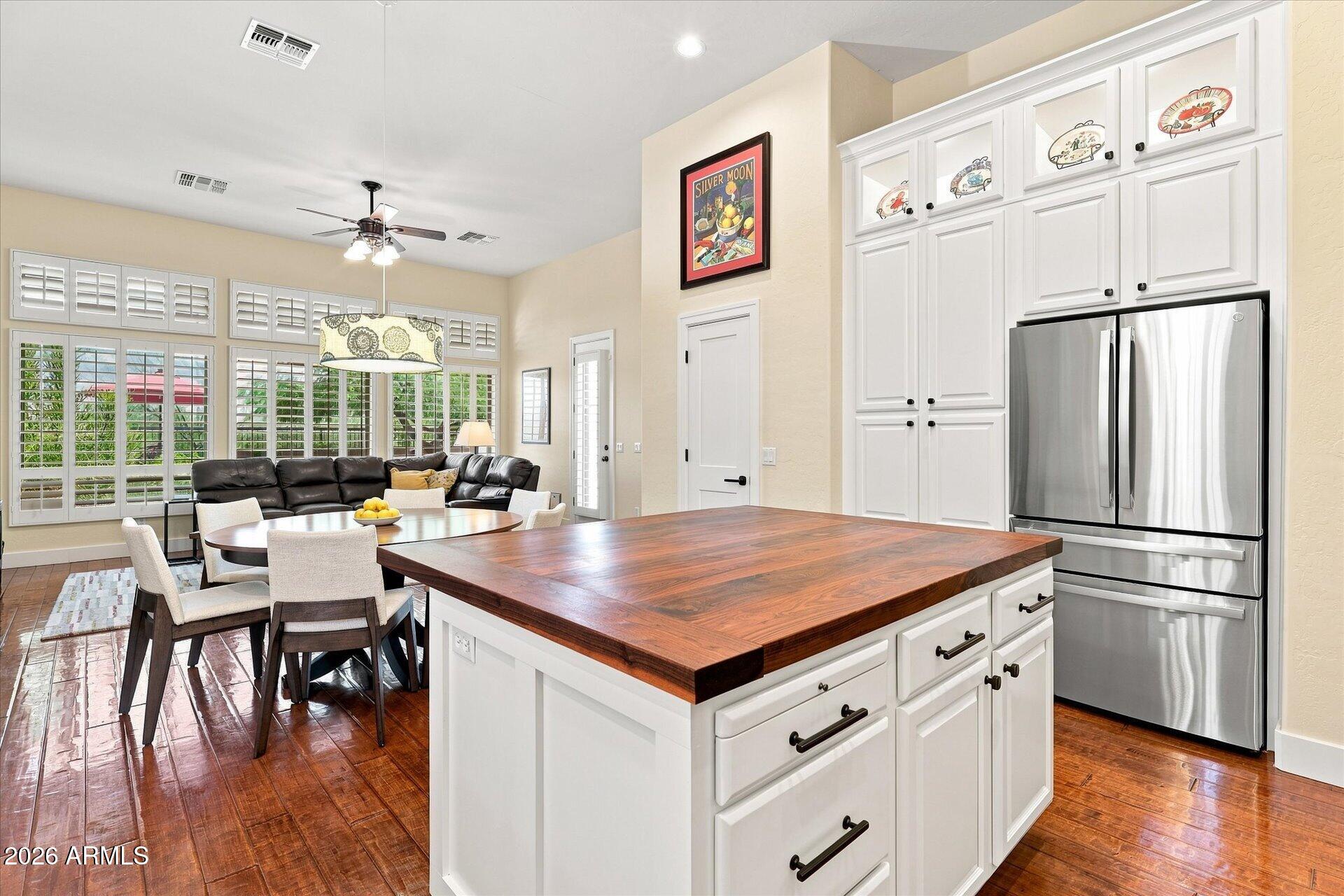 7963 E SUGARLOAF Circle