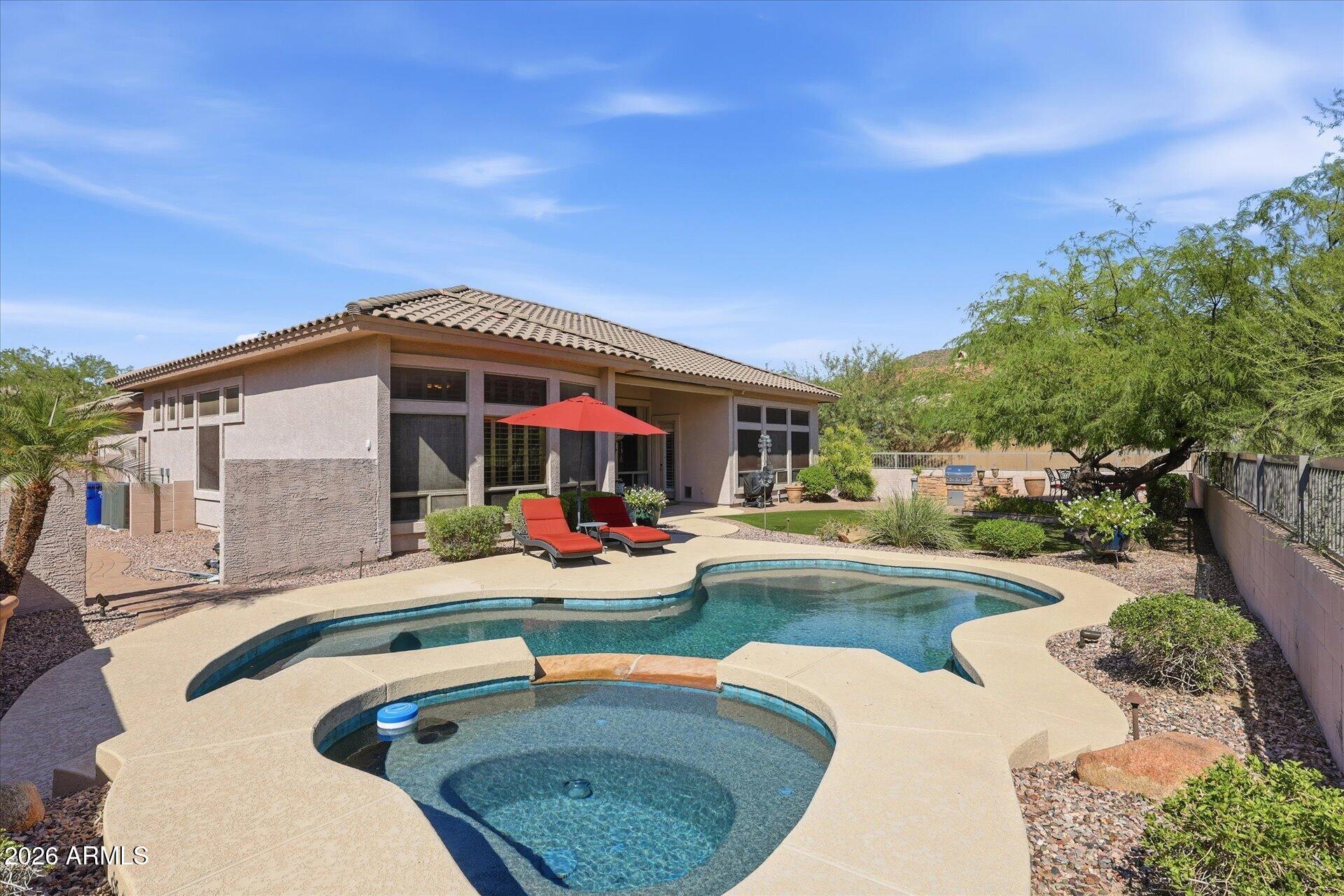 7963 E SUGARLOAF Circle