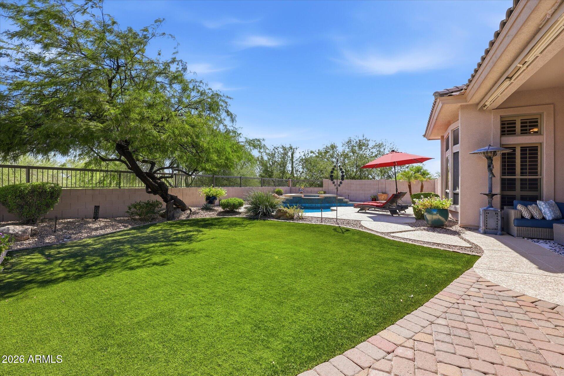 7963 E SUGARLOAF Circle