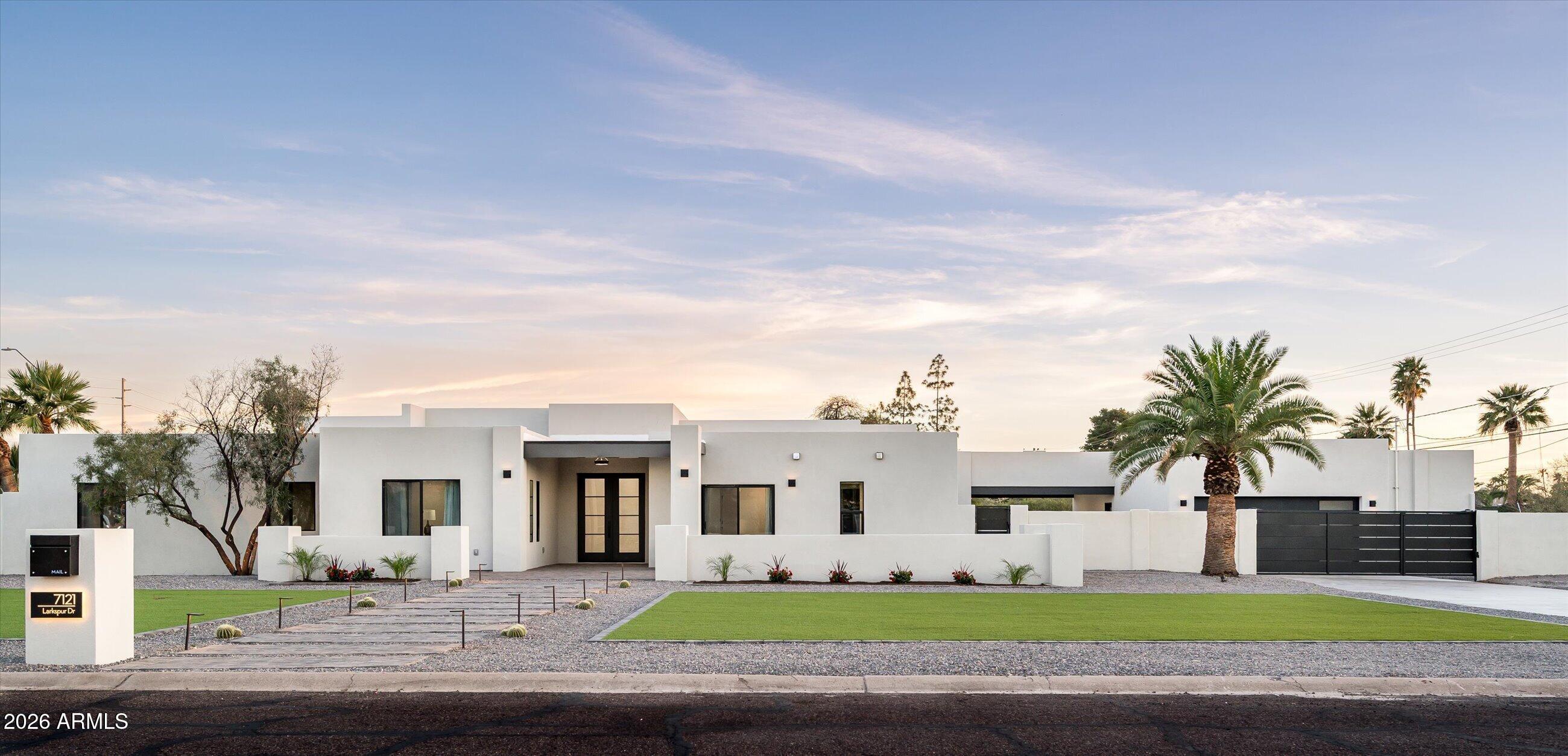 7121 E LARKSPUR Drive