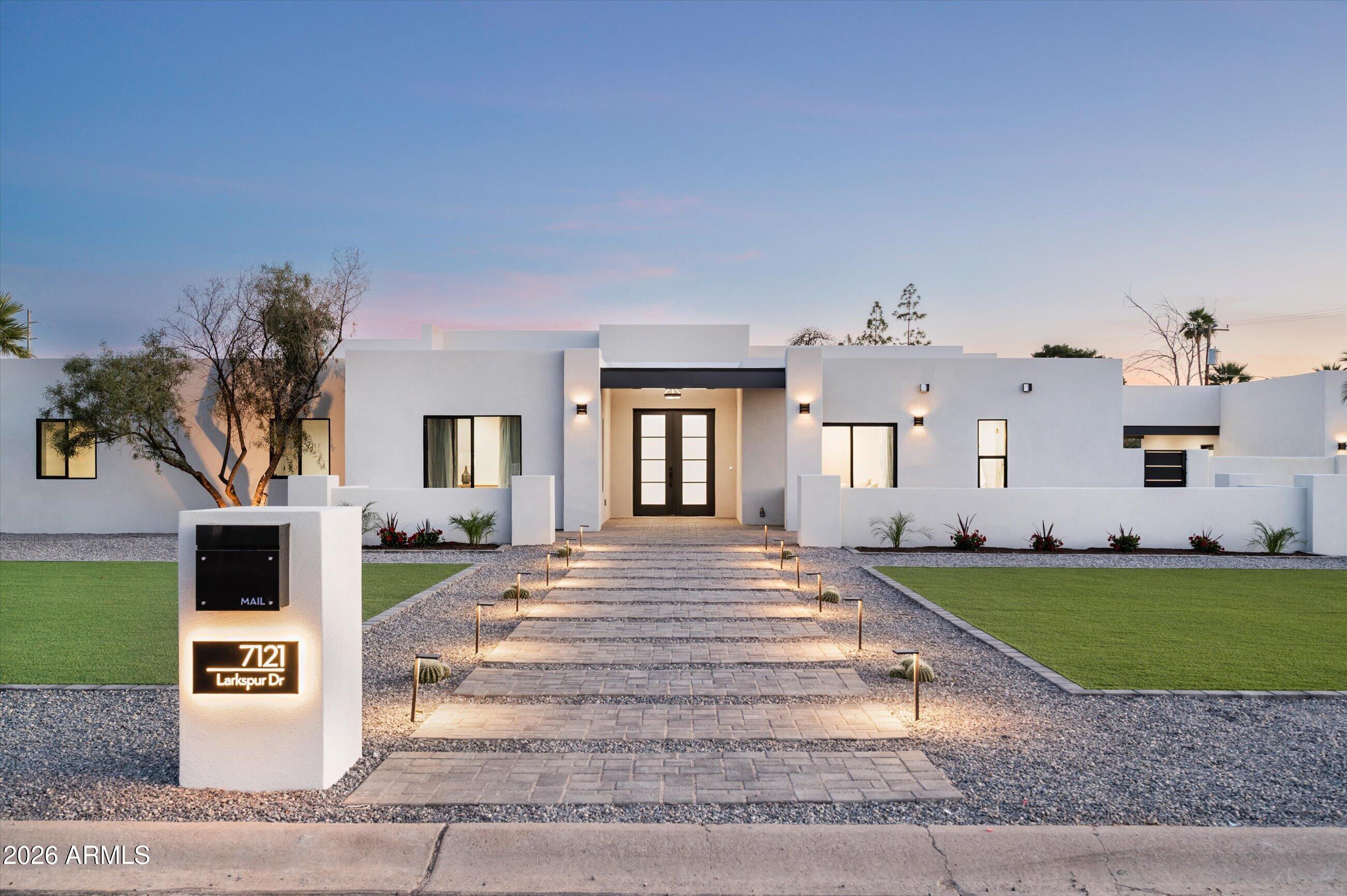 7121 E LARKSPUR Drive