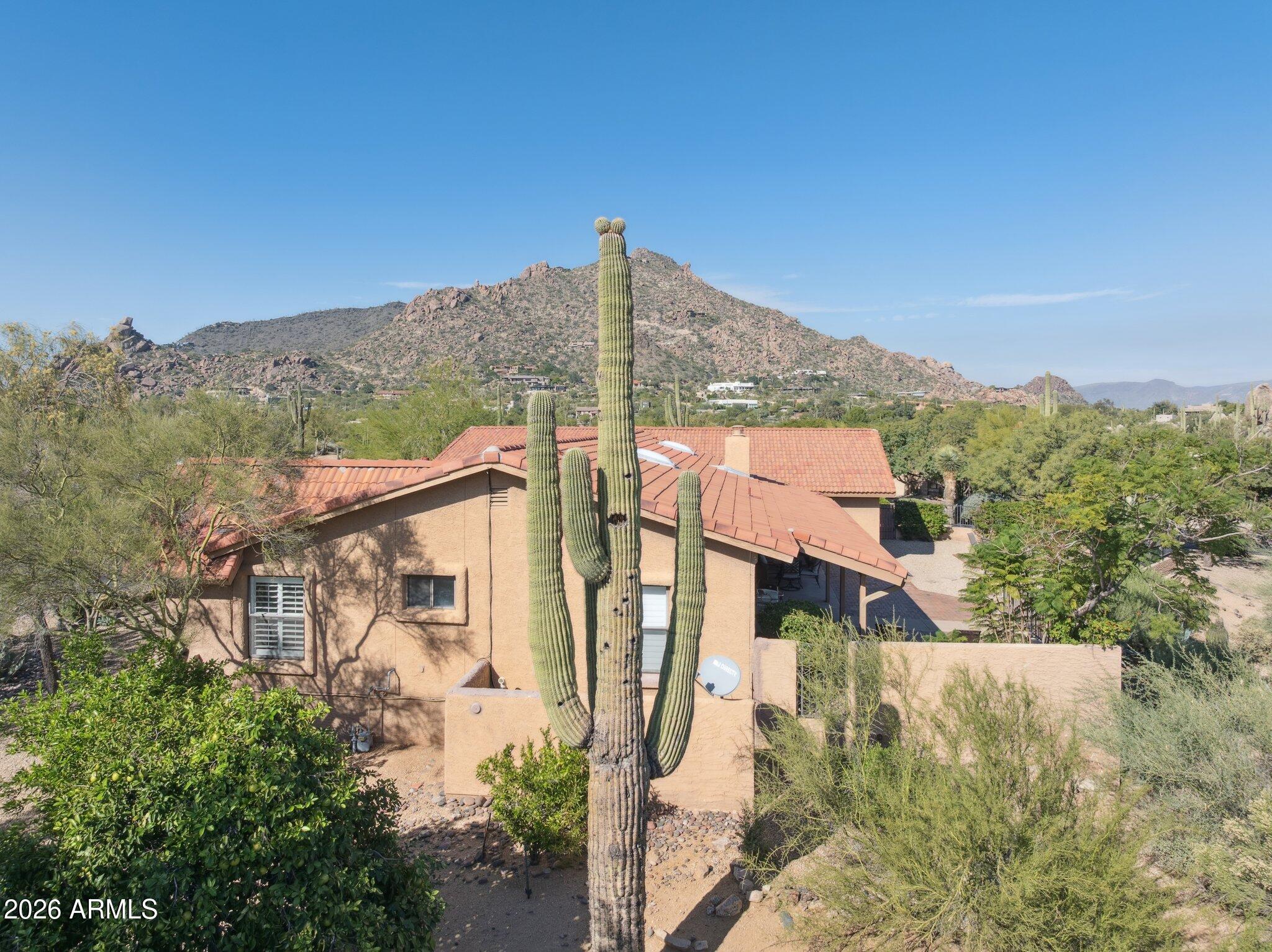 2044 E SMOKETREE Drive