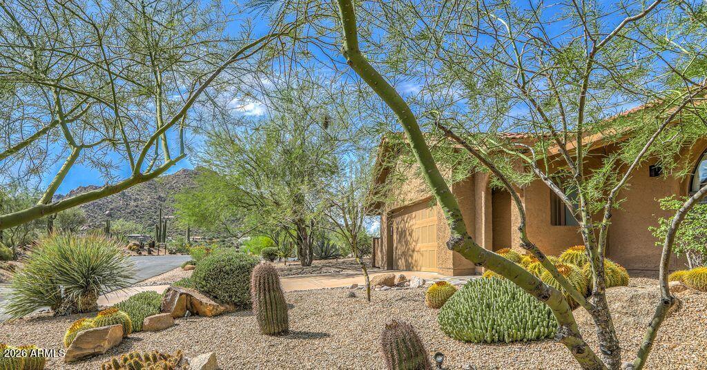2044 E SMOKETREE Drive