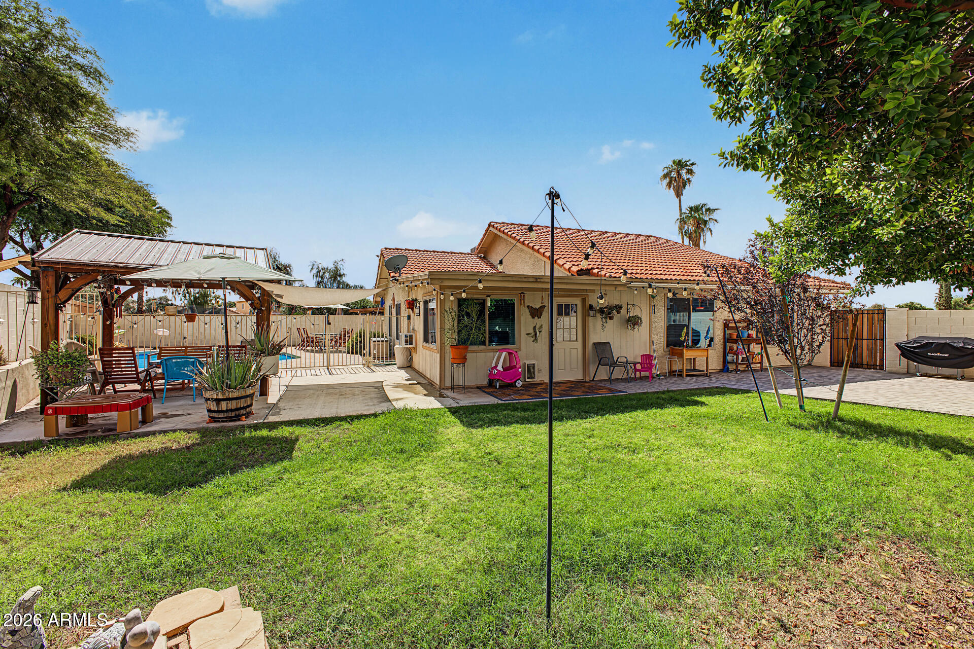1081 N WILLOW Street
