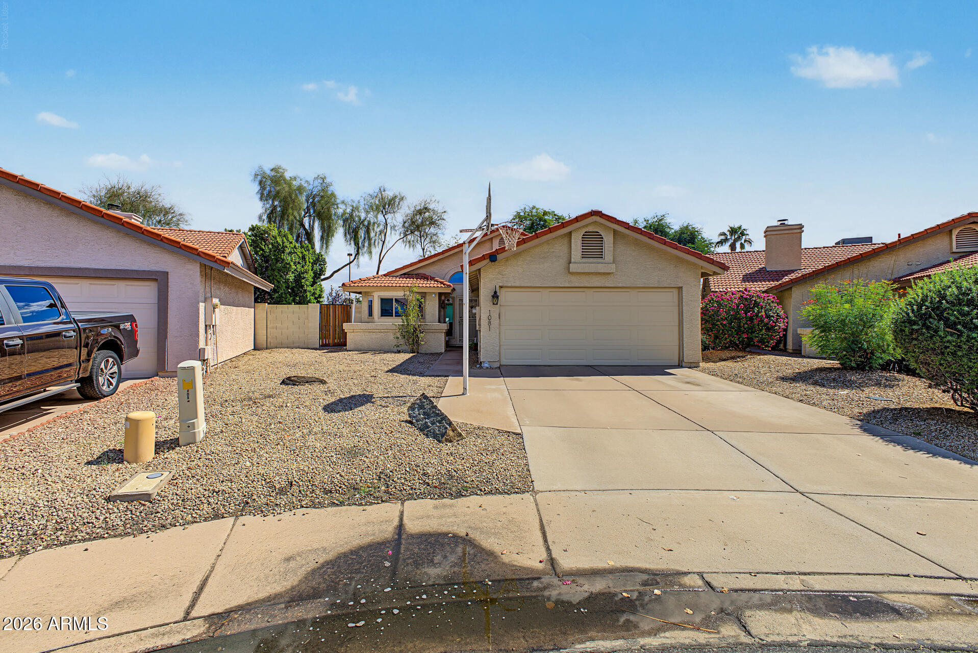 1081 N WILLOW Street