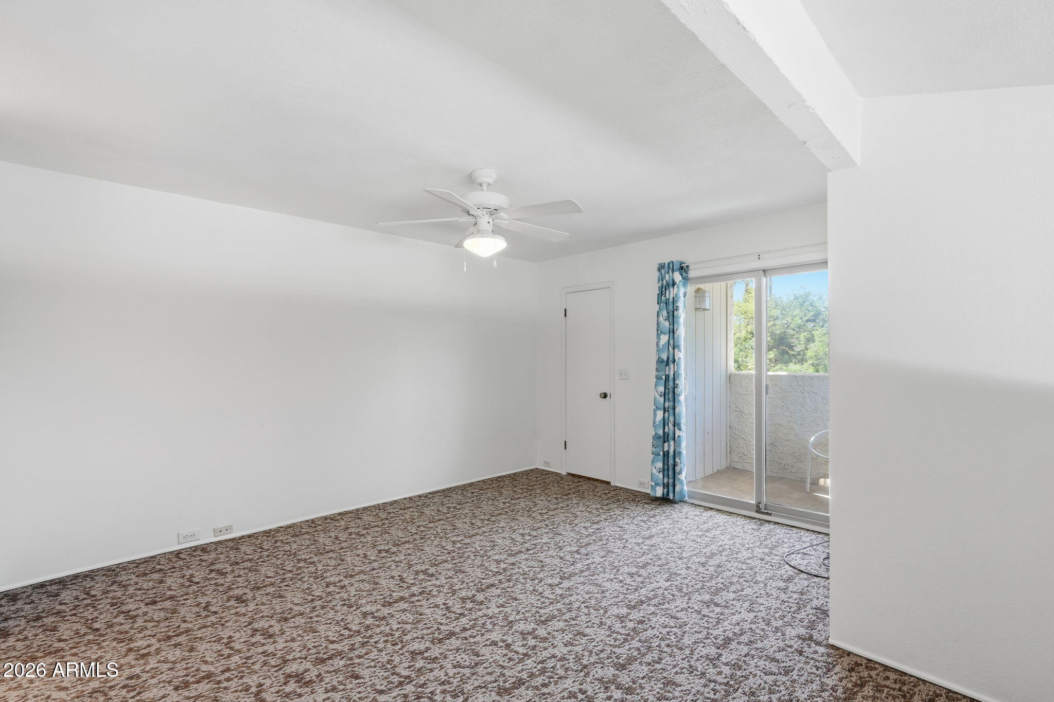 1915 E LINGER Lane