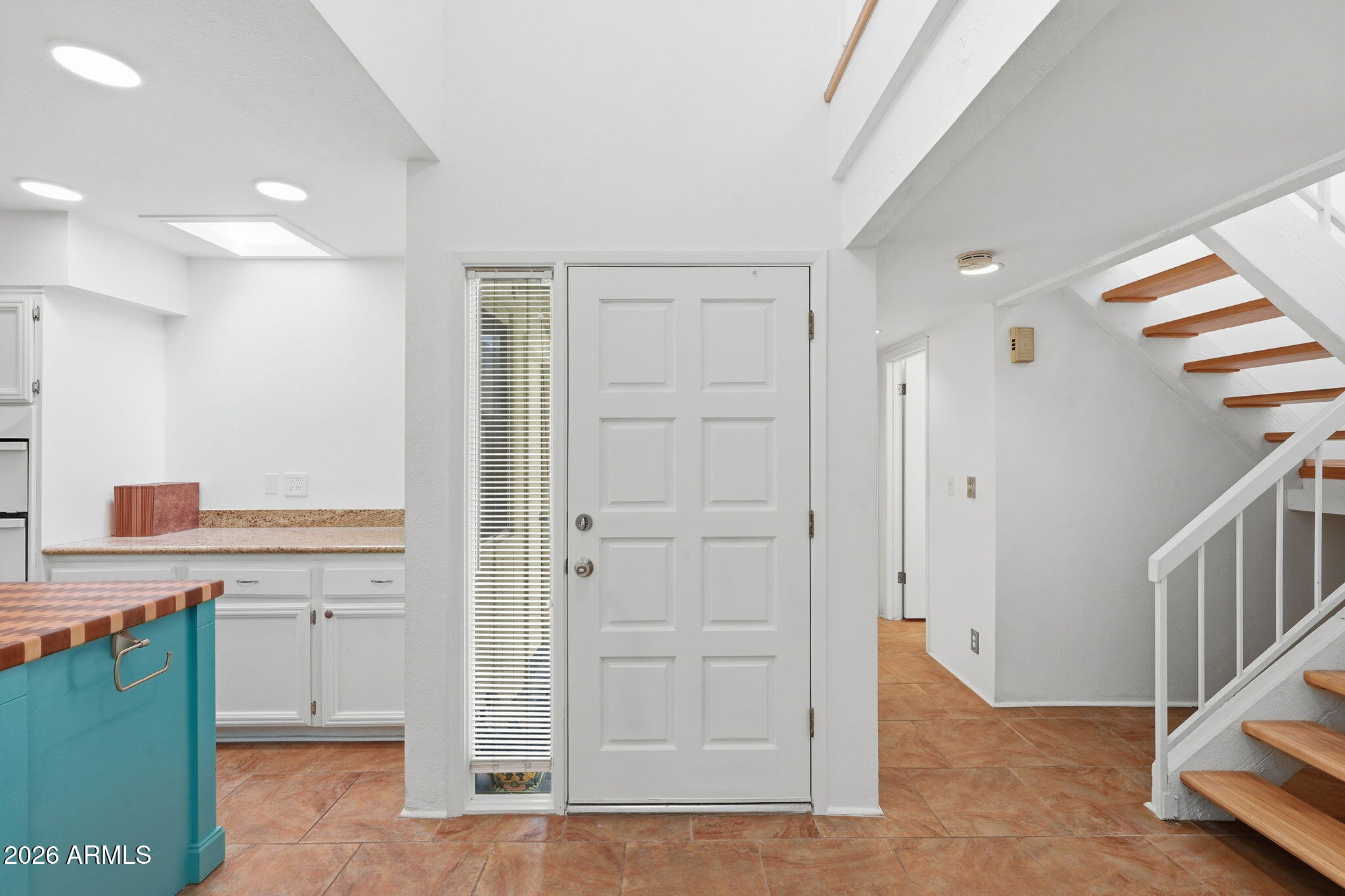 1915 E LINGER Lane
