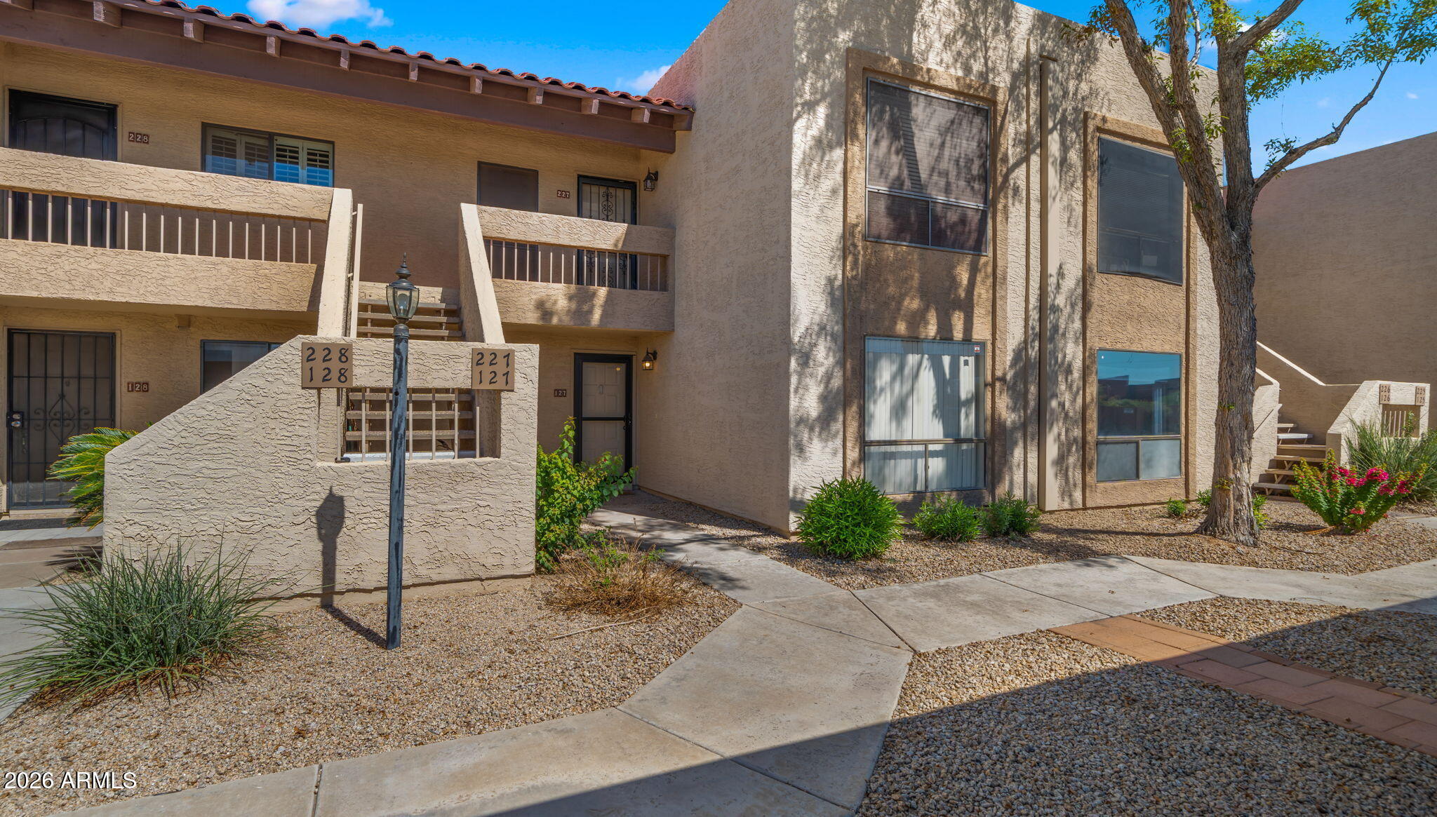 8651 E ROYAL PALM Road 127