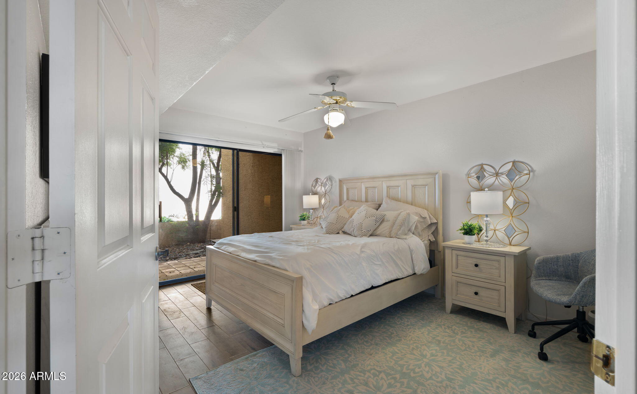 8651 E ROYAL PALM Road 127