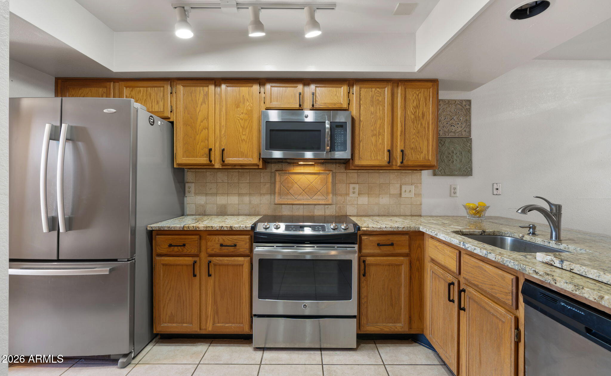 8651 E ROYAL PALM Road 127