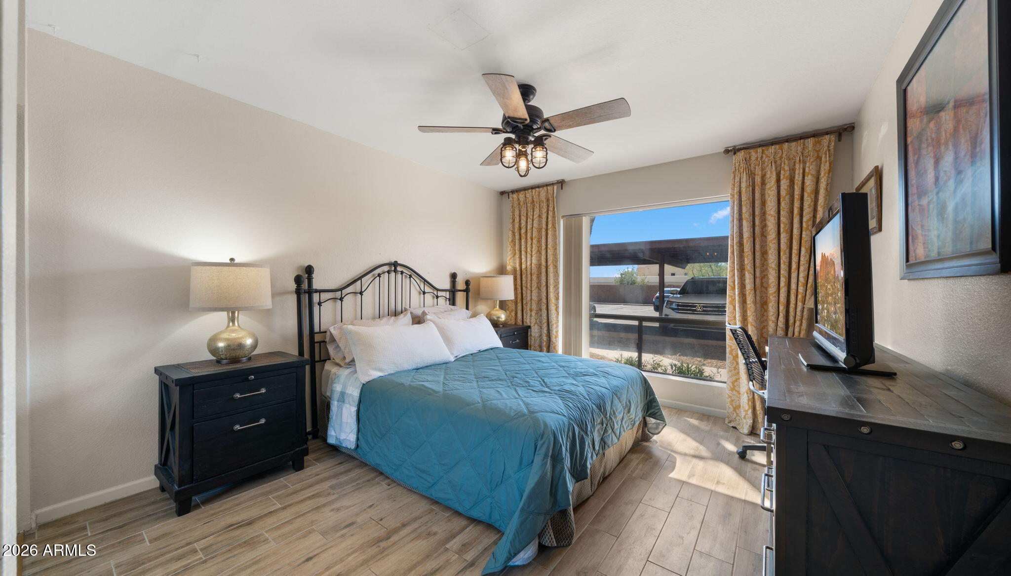 8651 E ROYAL PALM Road 127