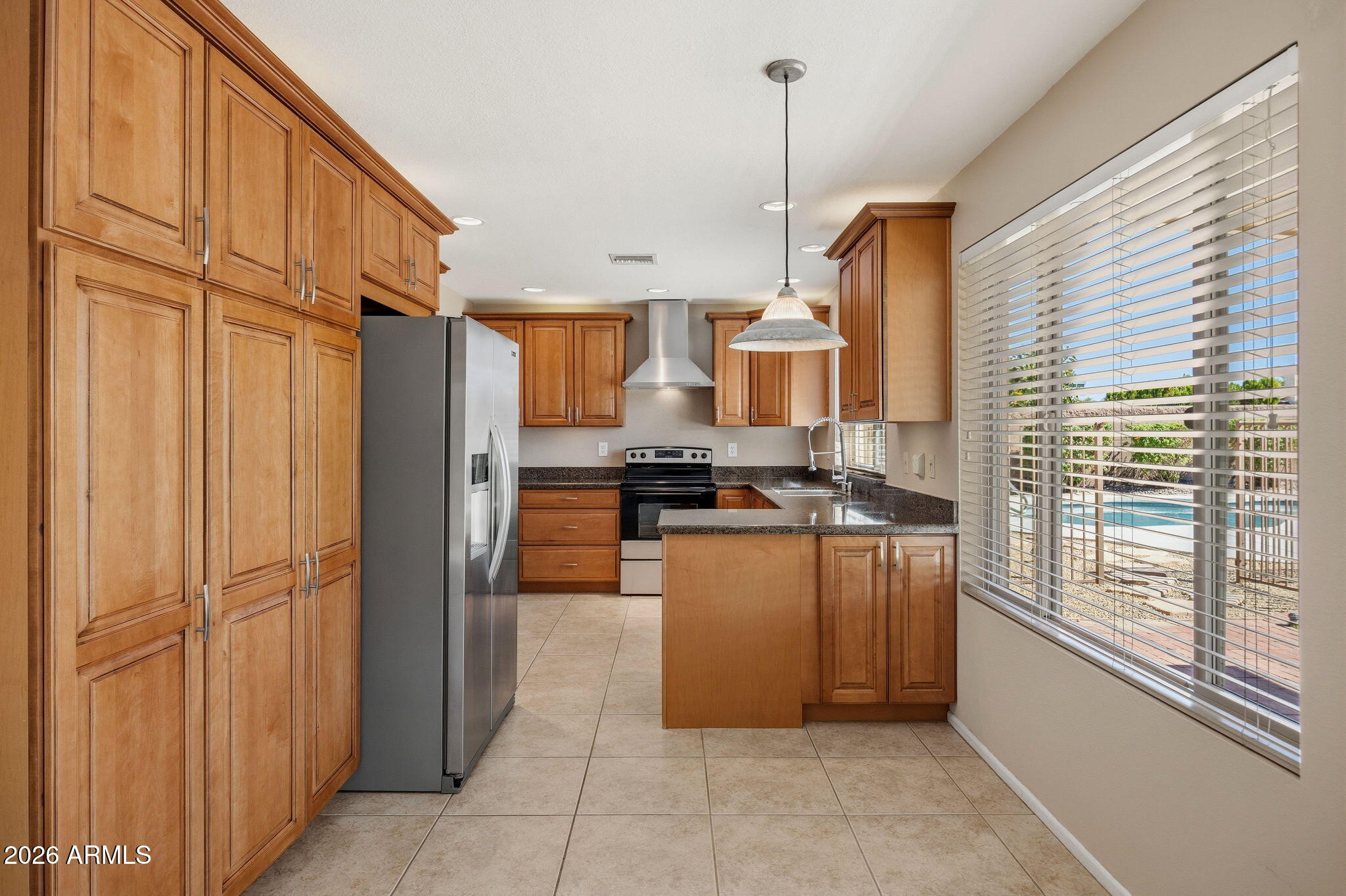 2543 E MERCER Lane