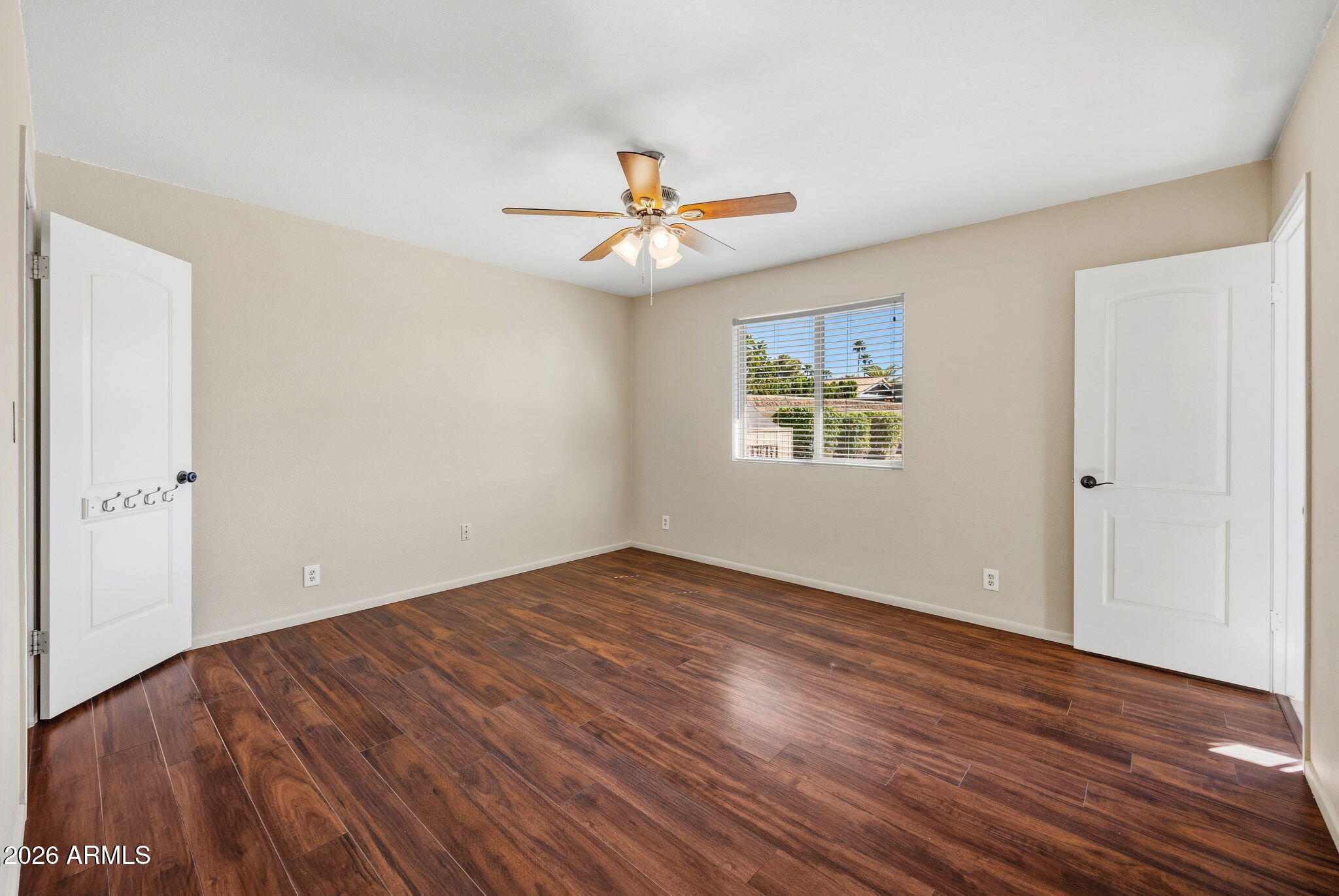 2543 E MERCER Lane