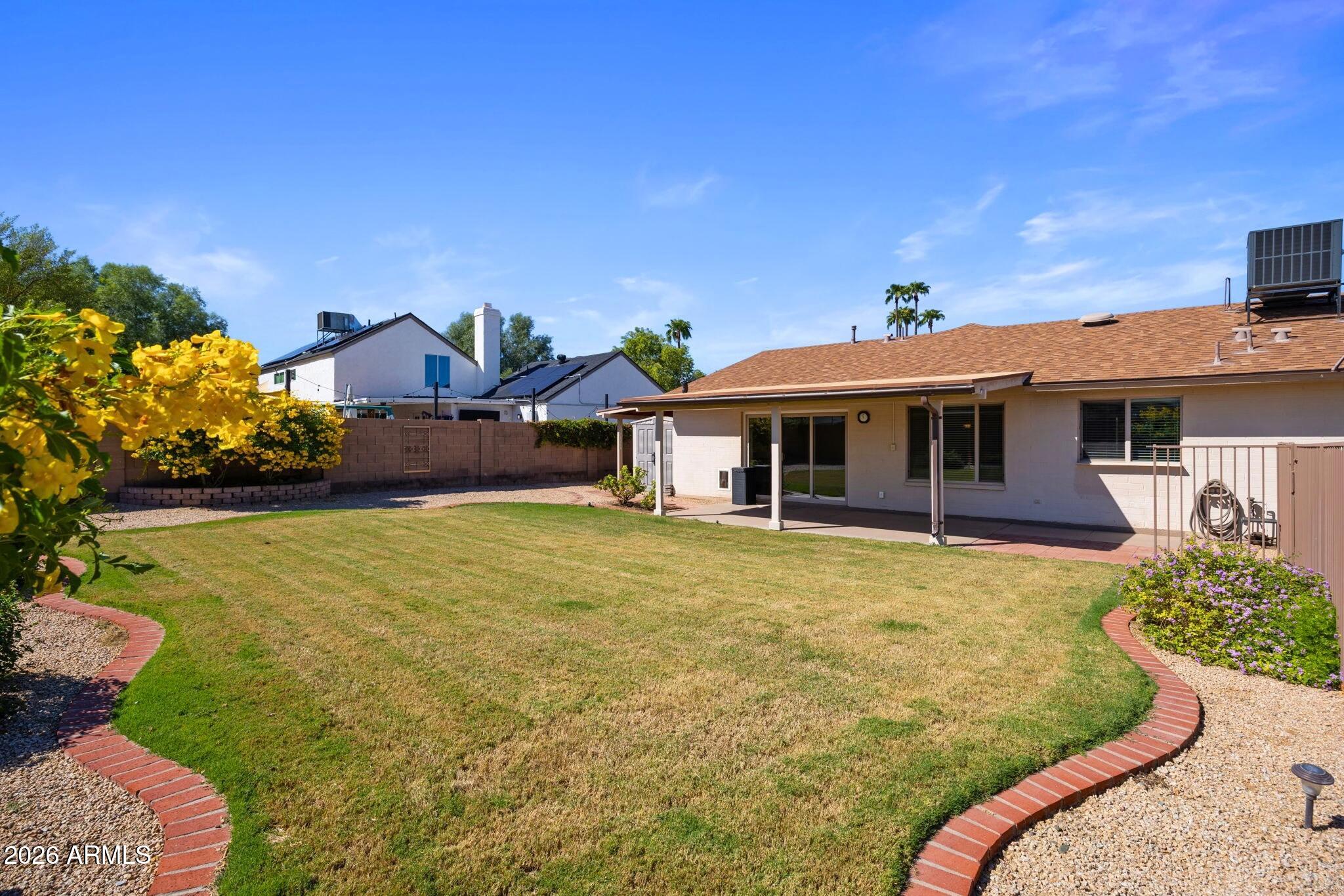 2543 E MERCER Lane