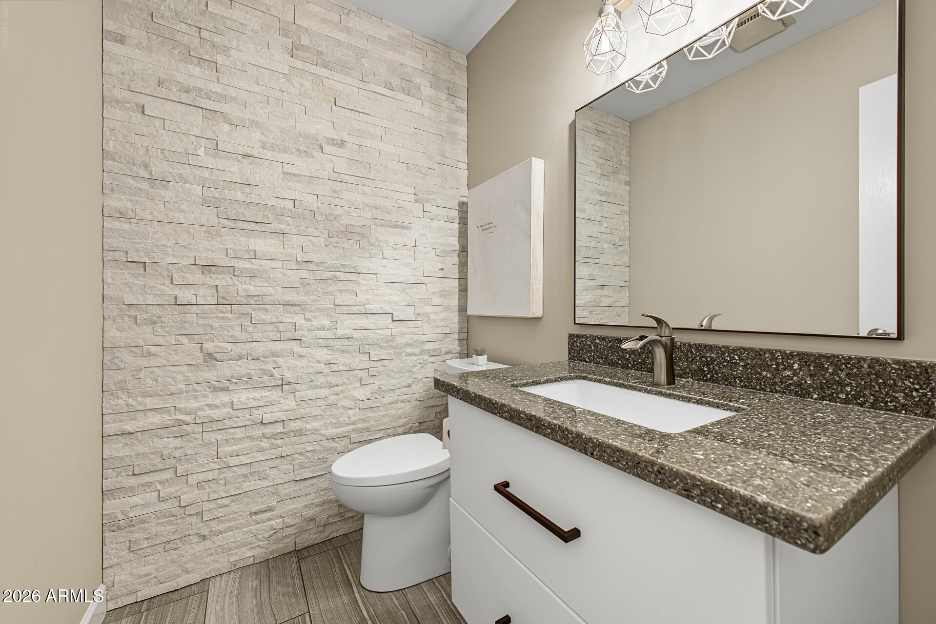 8646 E THOROUGHBRED Trail