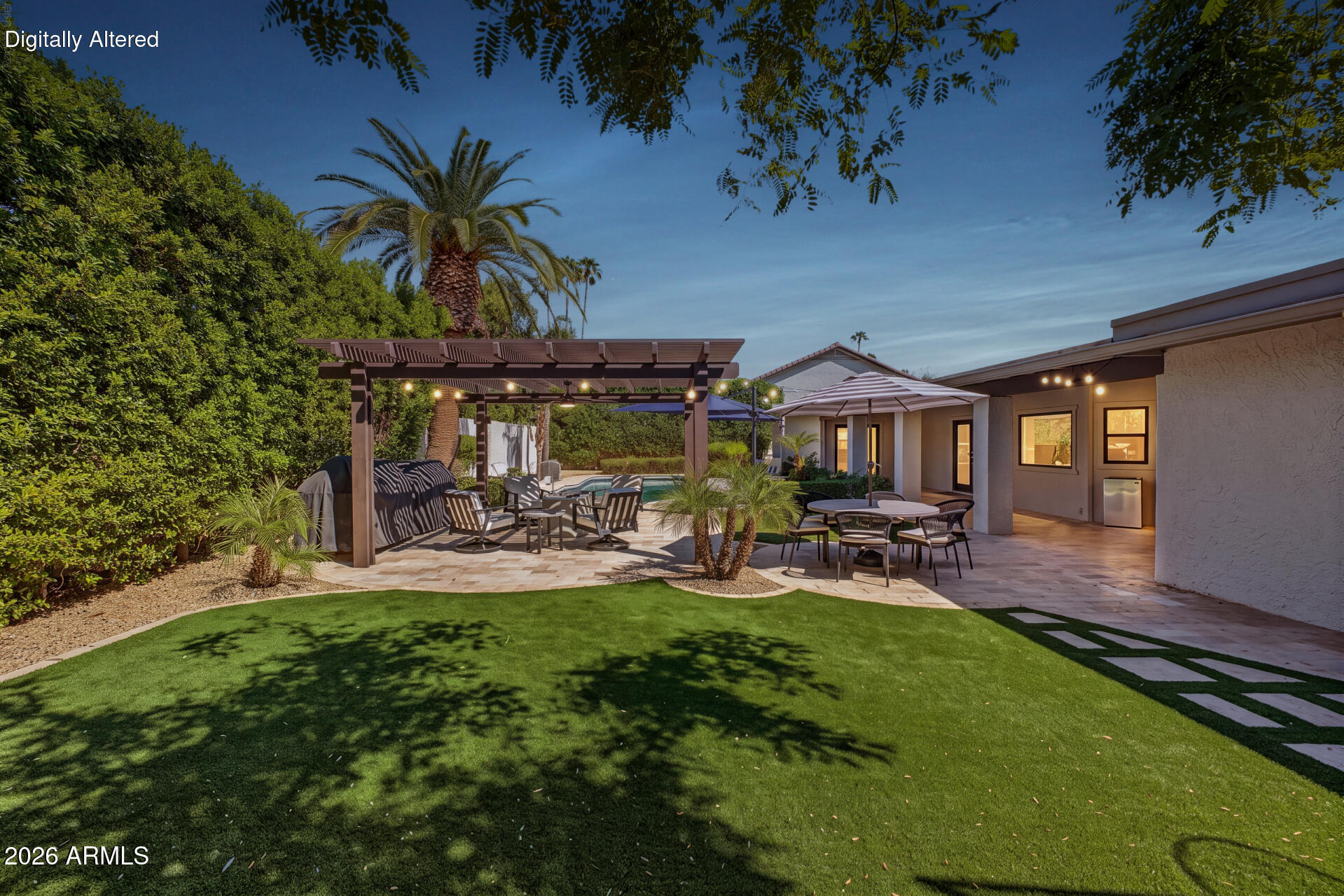 8646 E THOROUGHBRED Trail