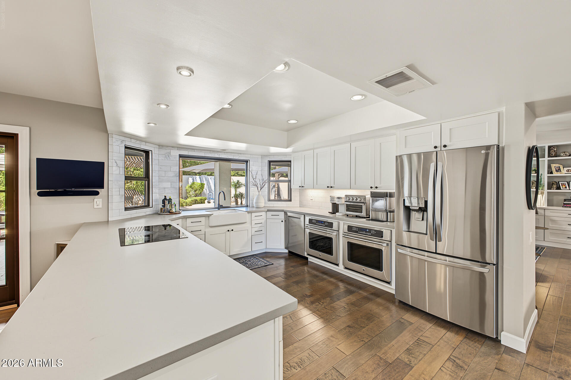 8646 E THOROUGHBRED Trail
