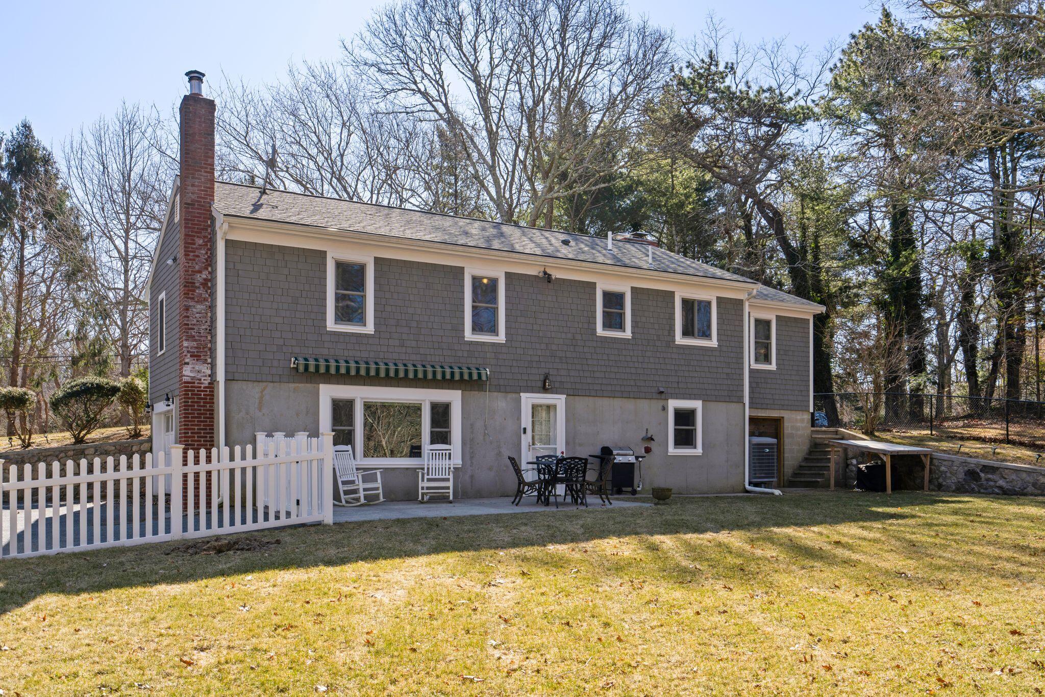 1 Howland Lane