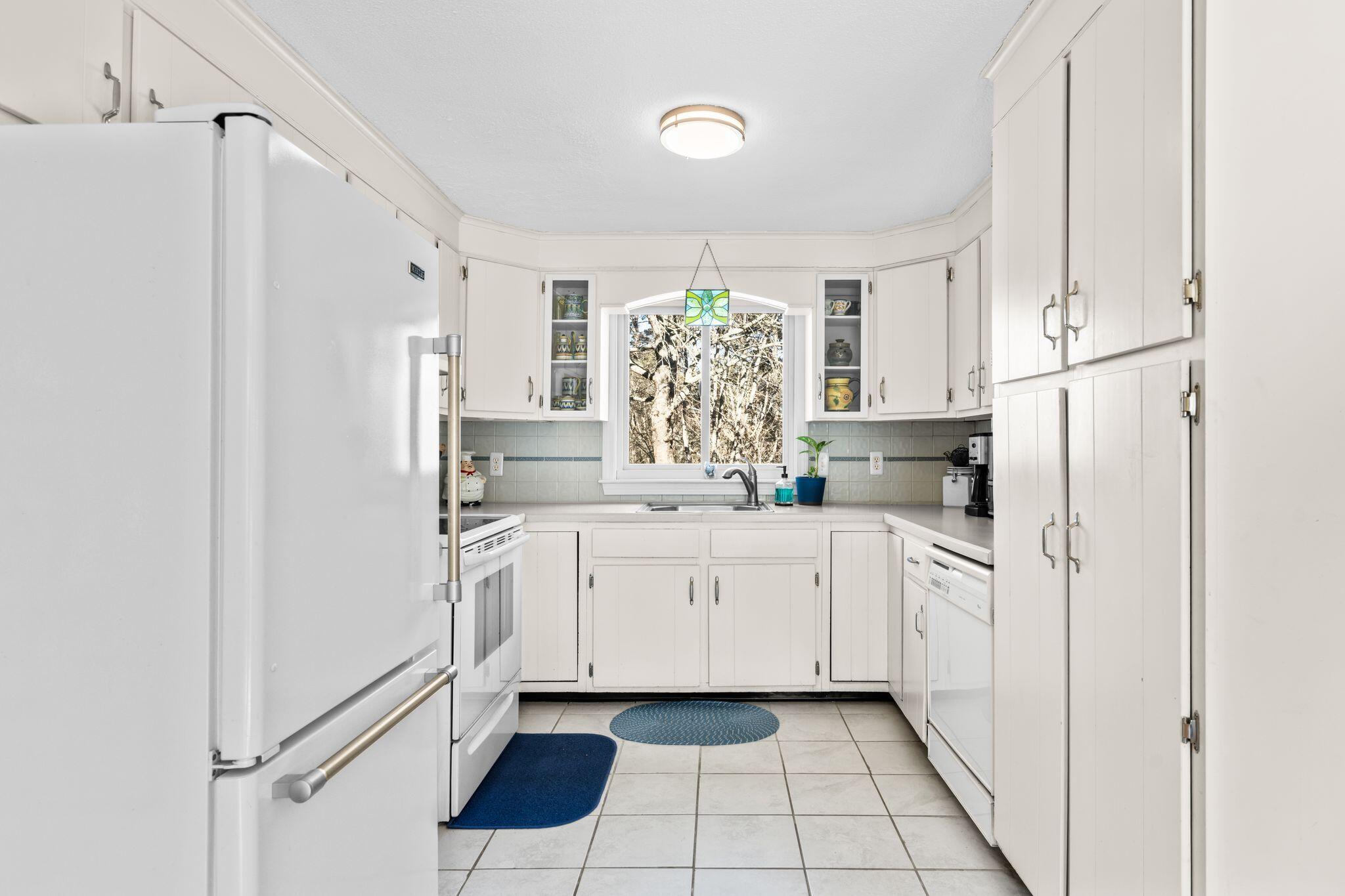 1 Howland Lane