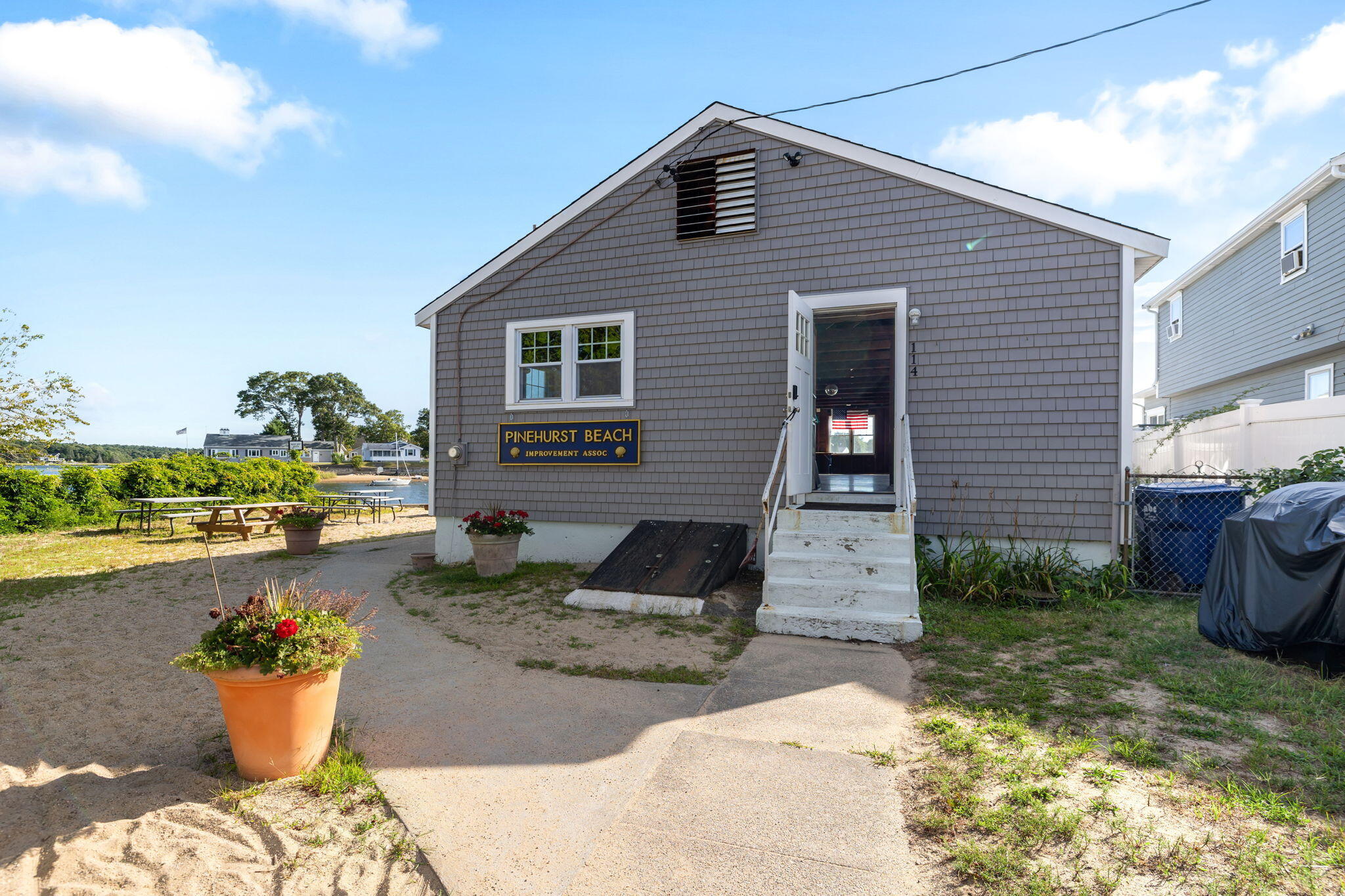 8 Cottage Street