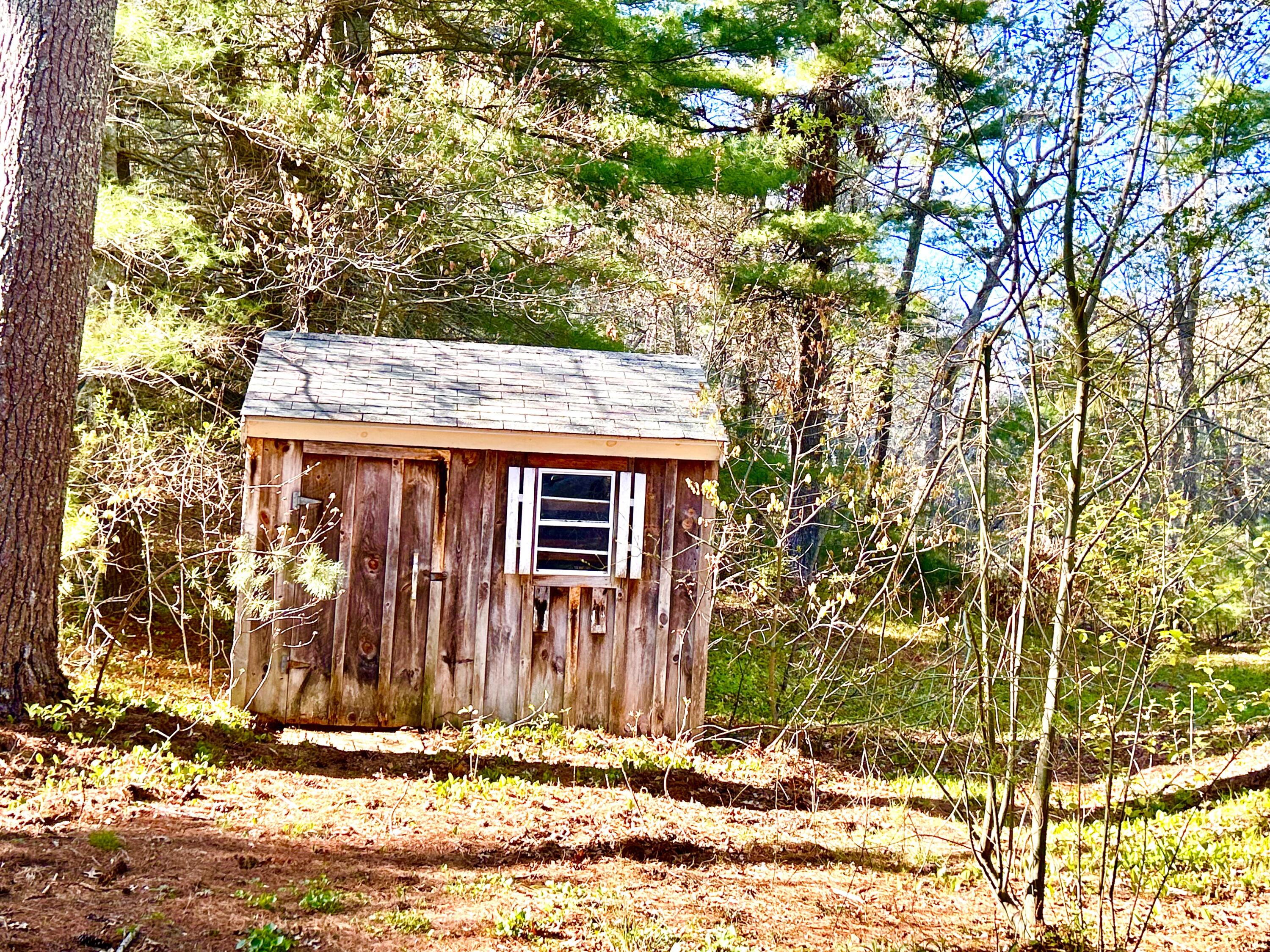69 Happy Hollow Road