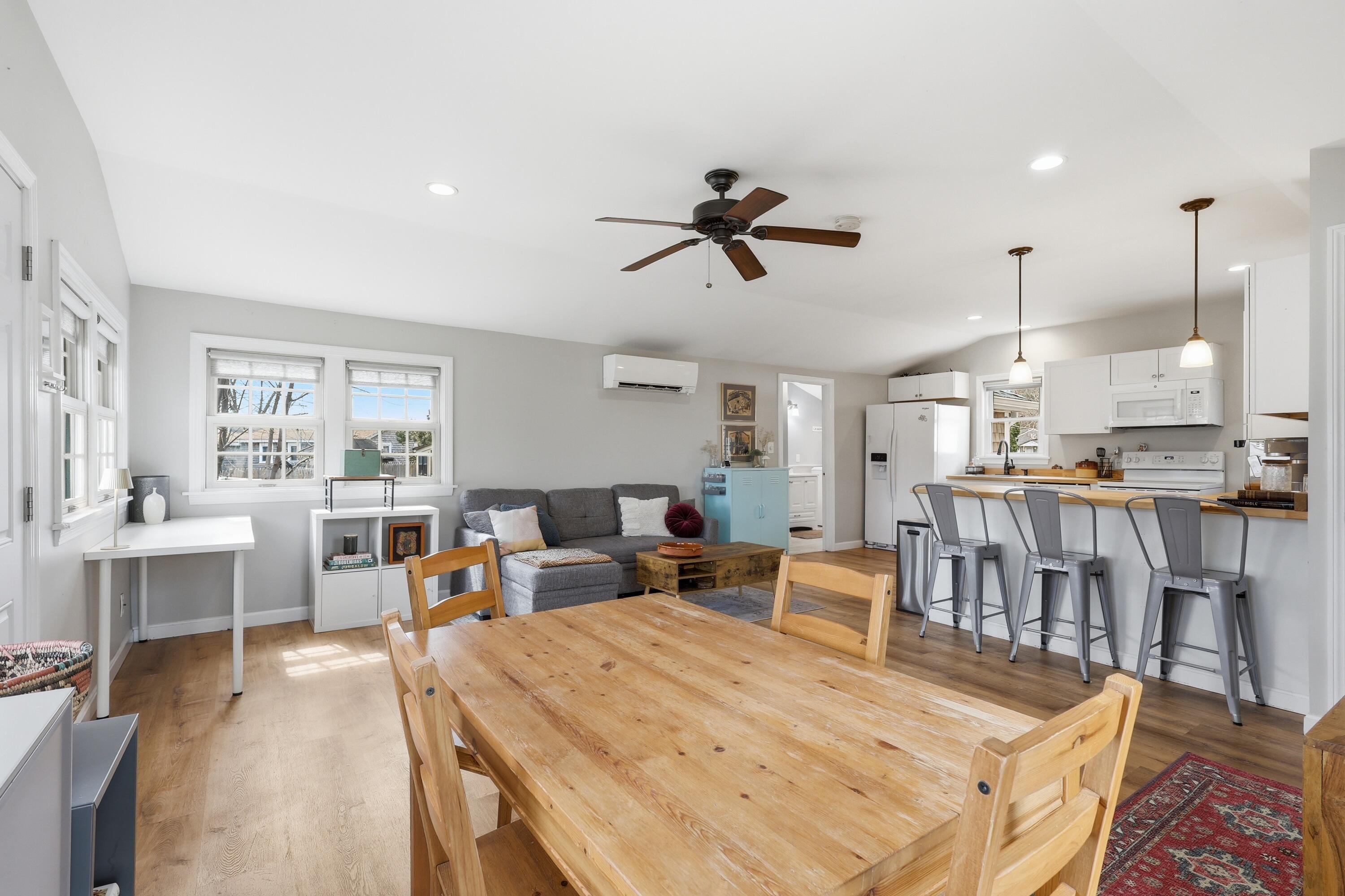 38 Agawam Lake Shore Drive