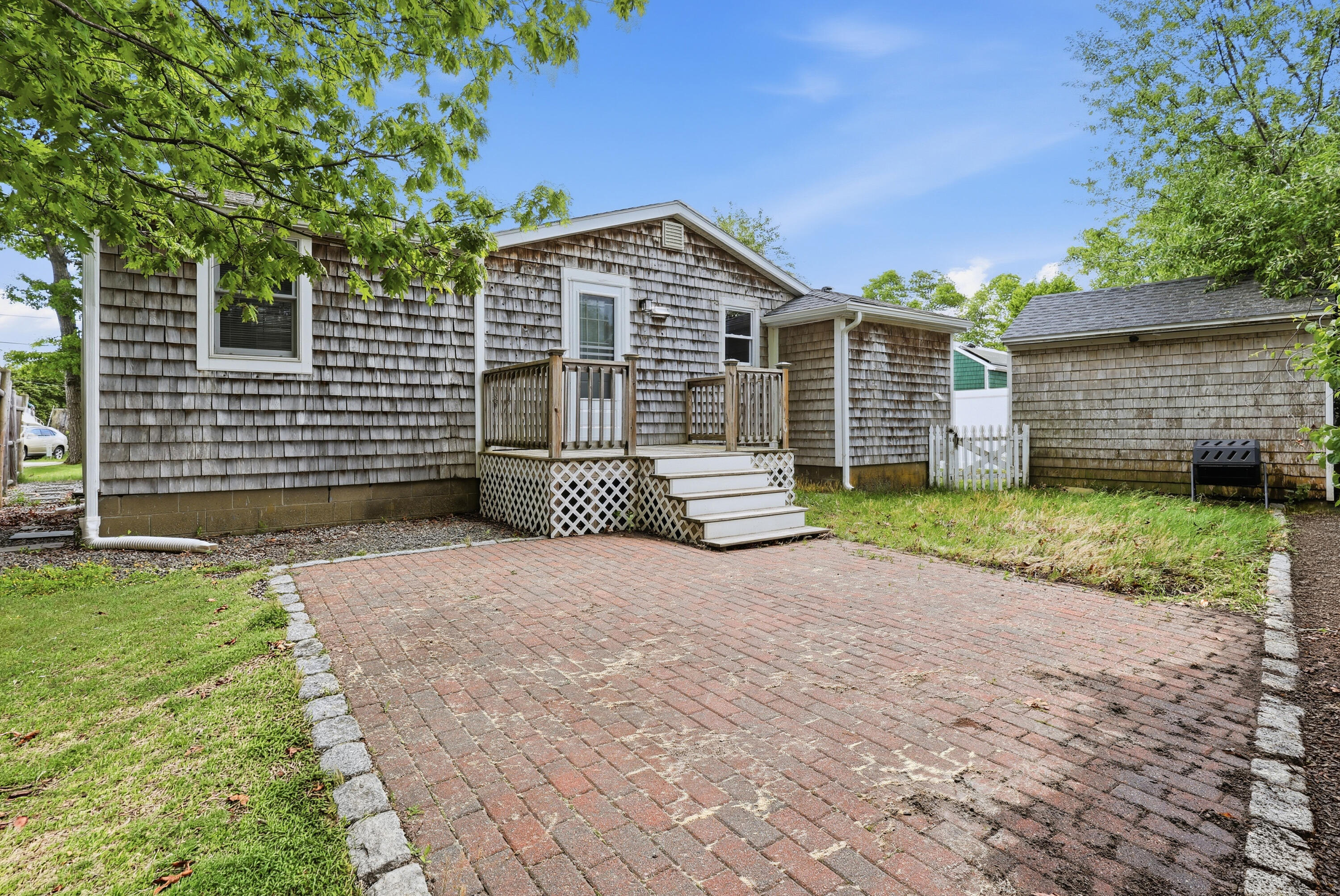 38 Agawam Lake Shore Drive