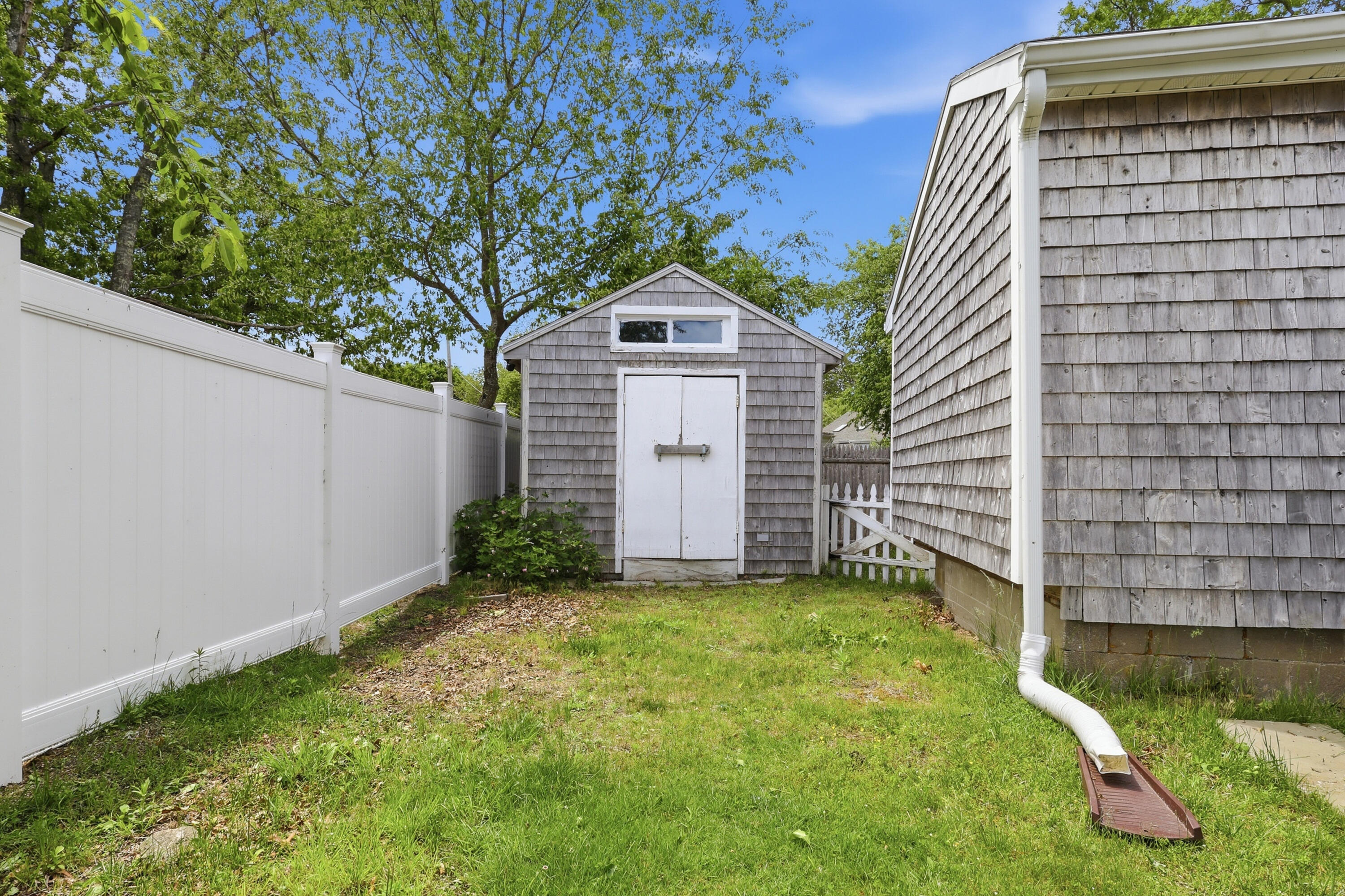 38 Agawam Lake Shore Drive