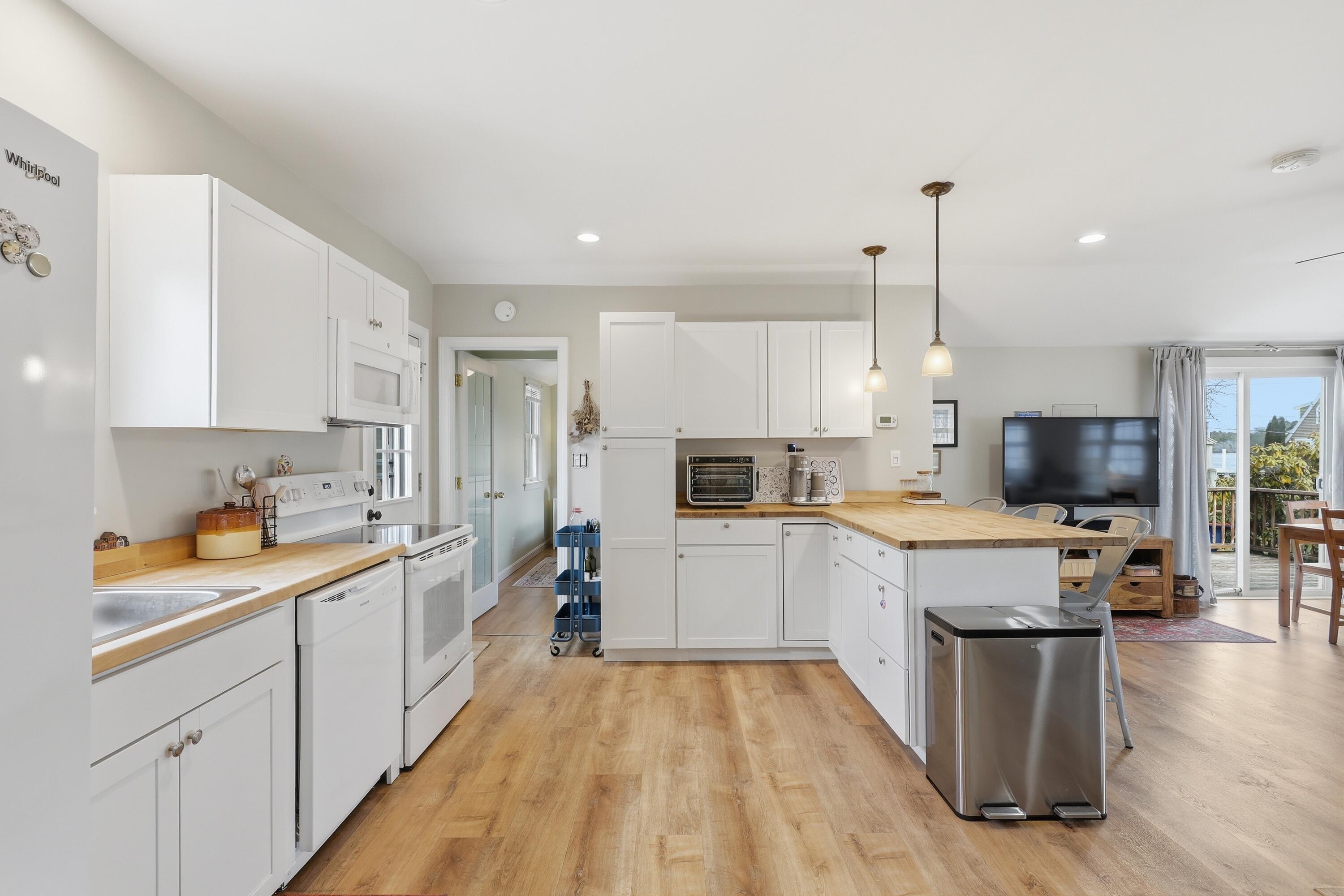 38 Agawam Lake Shore Drive