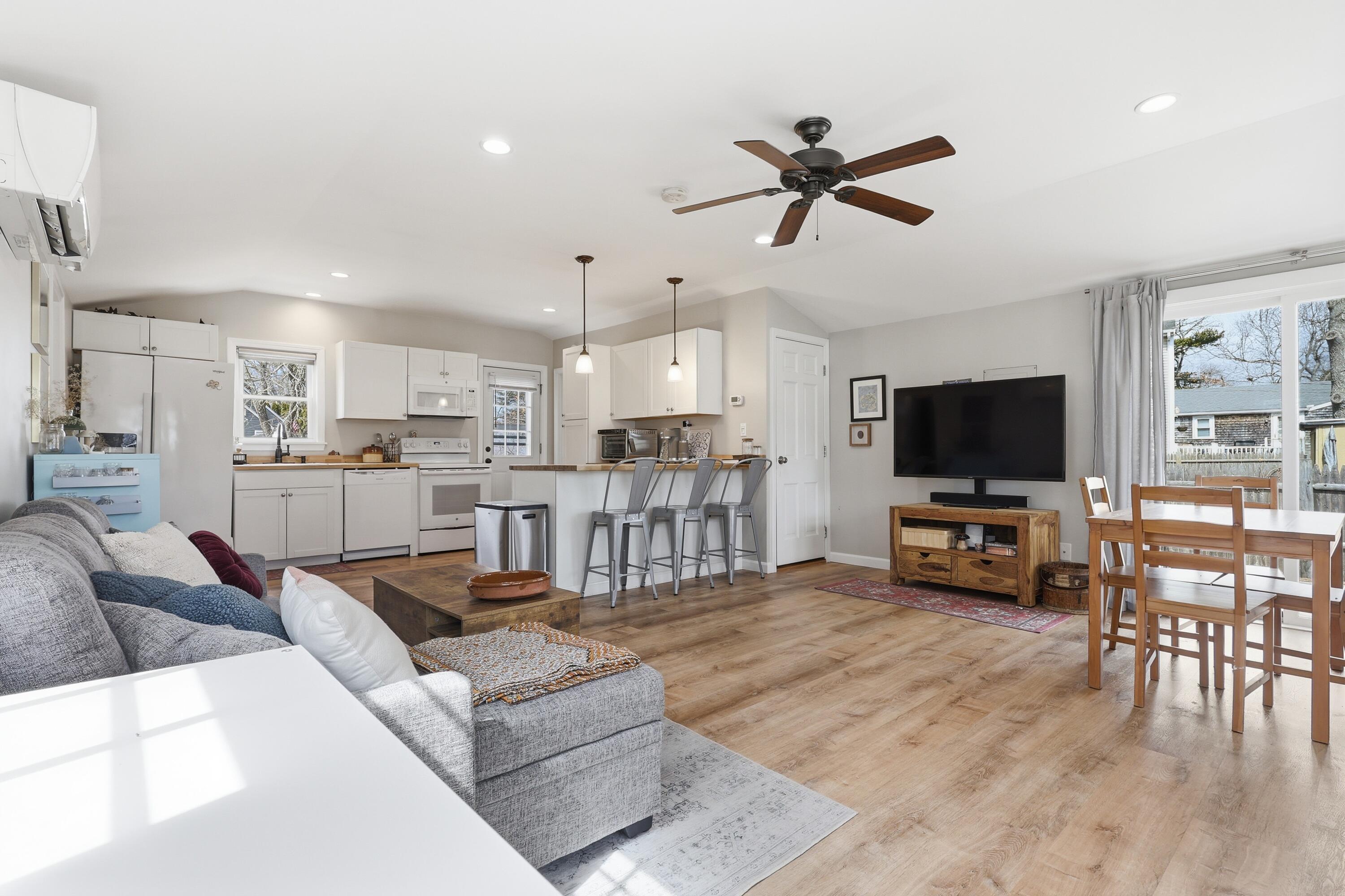 38 Agawam Lake Shore Drive
