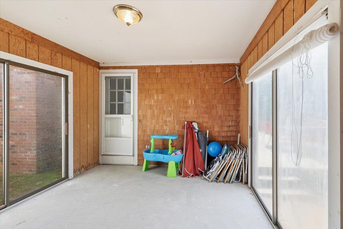 9 Deerfield Road