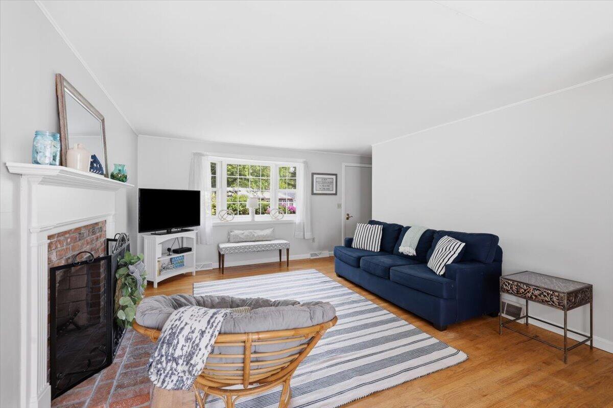 9 Deerfield Road