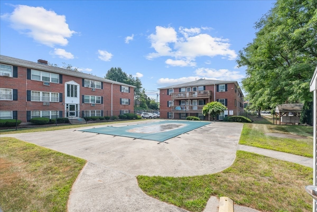 8 Tara Dr # 1