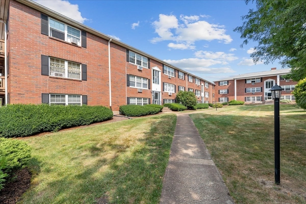 8 Tara Dr # 1