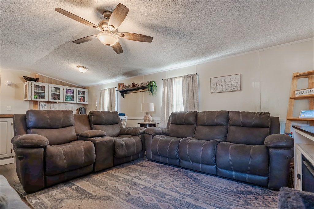 75 Kristen Ln