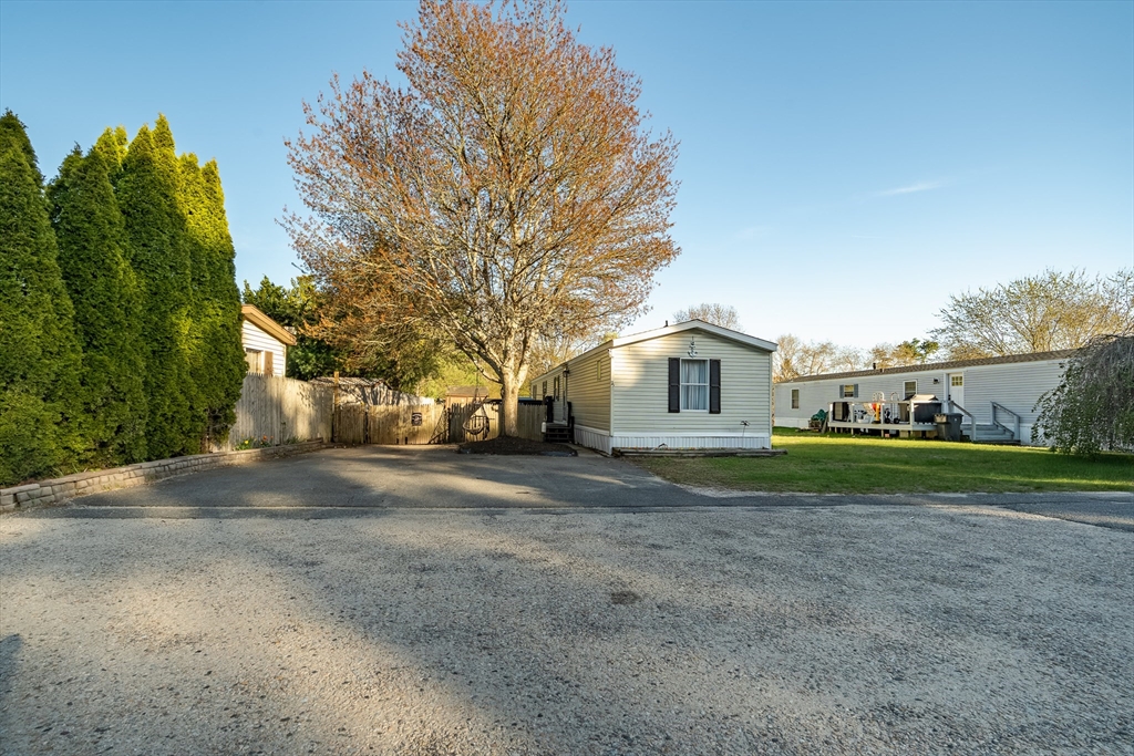 75 Kristen Ln