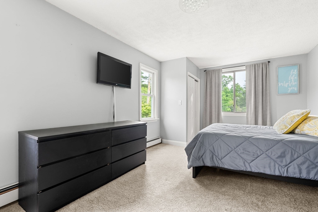 24 Oak Dr
