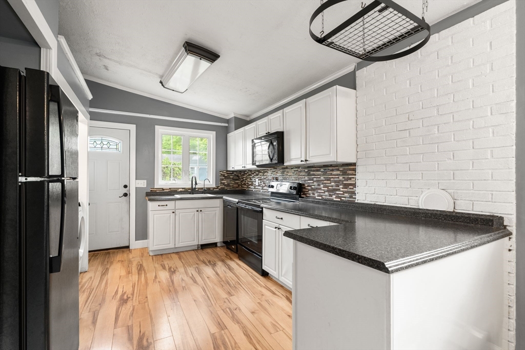 24 Oak Dr