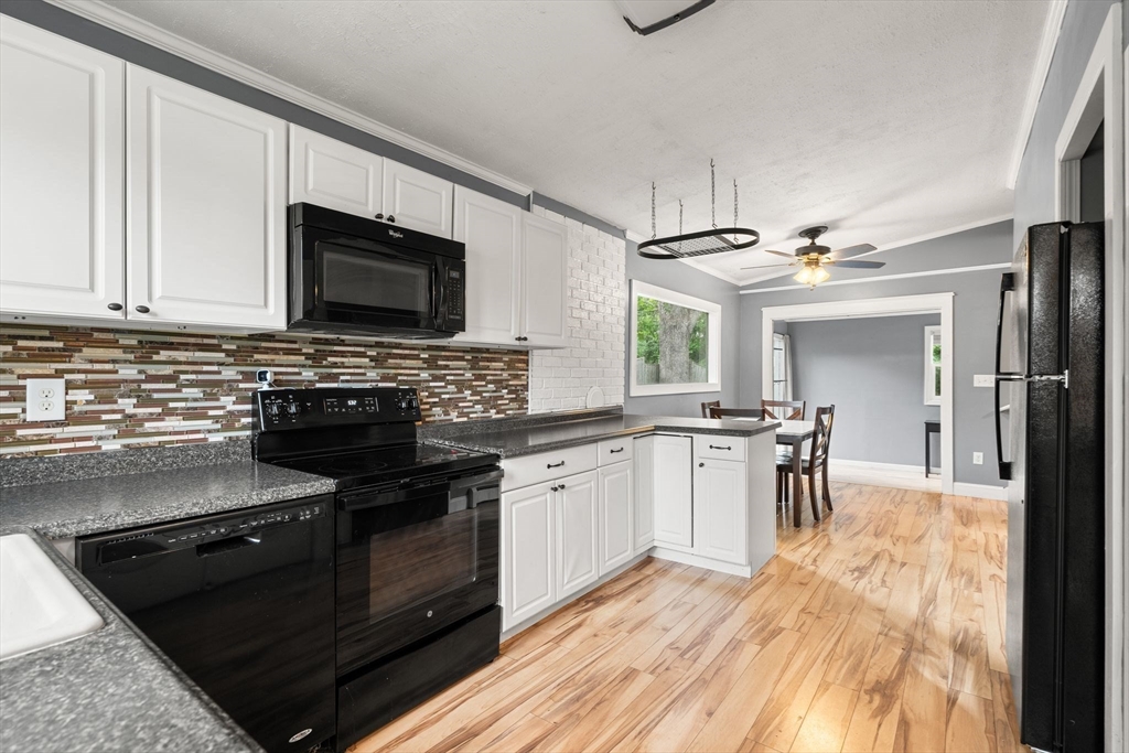 24 Oak Dr