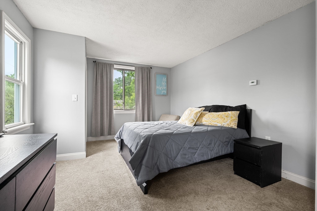 24 Oak Dr