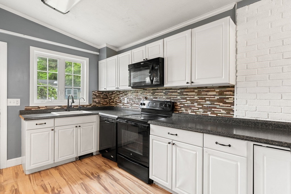 24 Oak Dr