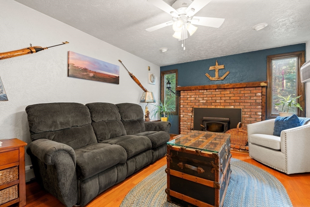 60 Canterbury Dr