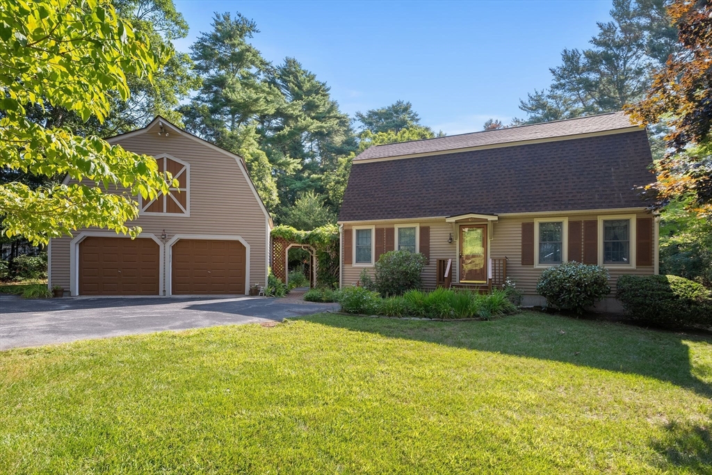 60 Canterbury Dr