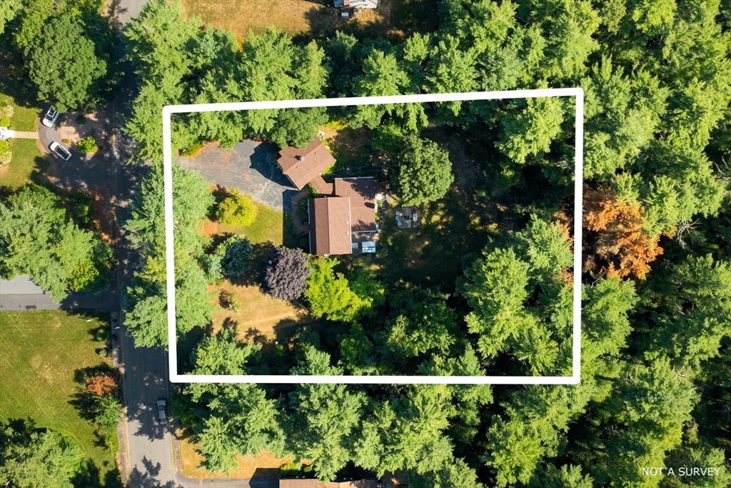 60 Canterbury Dr